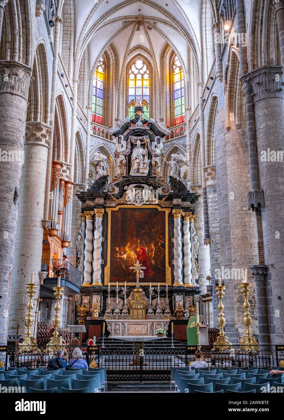 Gante, Bélgica, Alrededor De Octubre De 2019.Interior De La Iglesia De San Nicolás En Gante, Bélgica. Importante edificio de estilo románico y gótico de Scheldt. Foto de stock