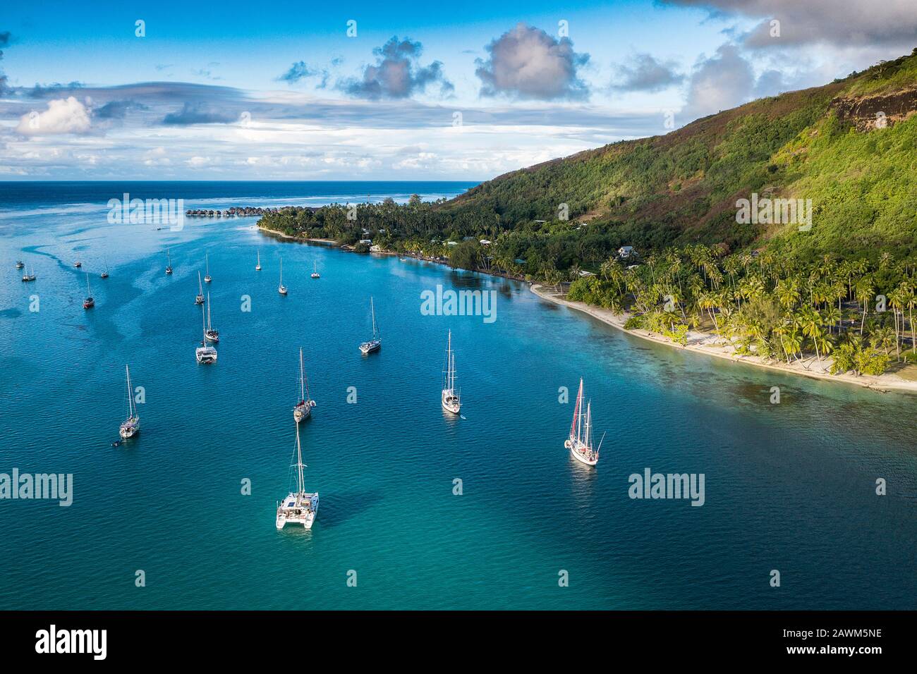 Vista Aérea De La Bahía De Opunohu, Moorea, Polinesia Francesa Foto de stock