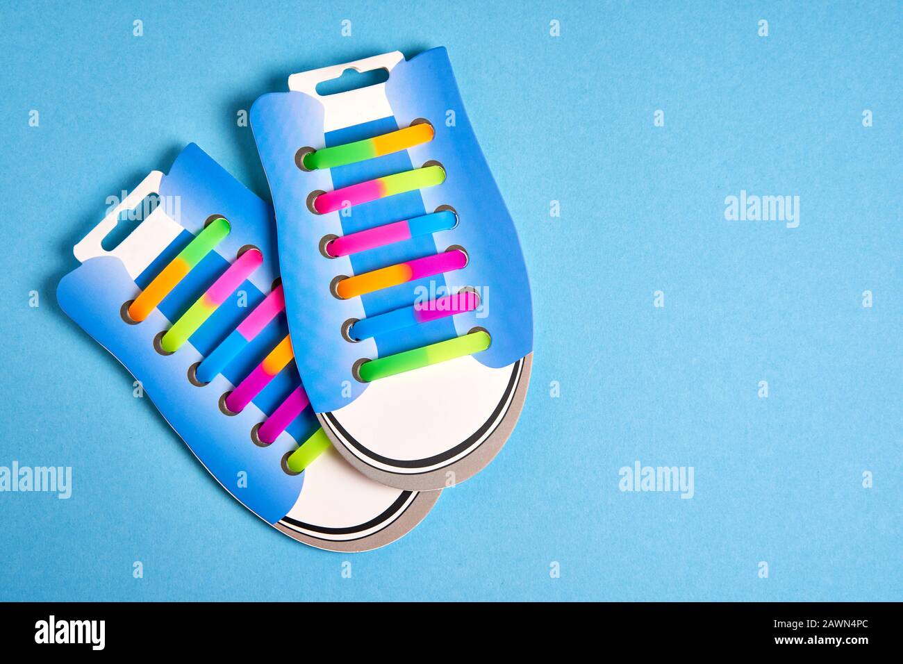 Cordones multicolor para zapatos. Cordones alternativos de plástico rápido  atados elástico Fotografía de stock - Alamy