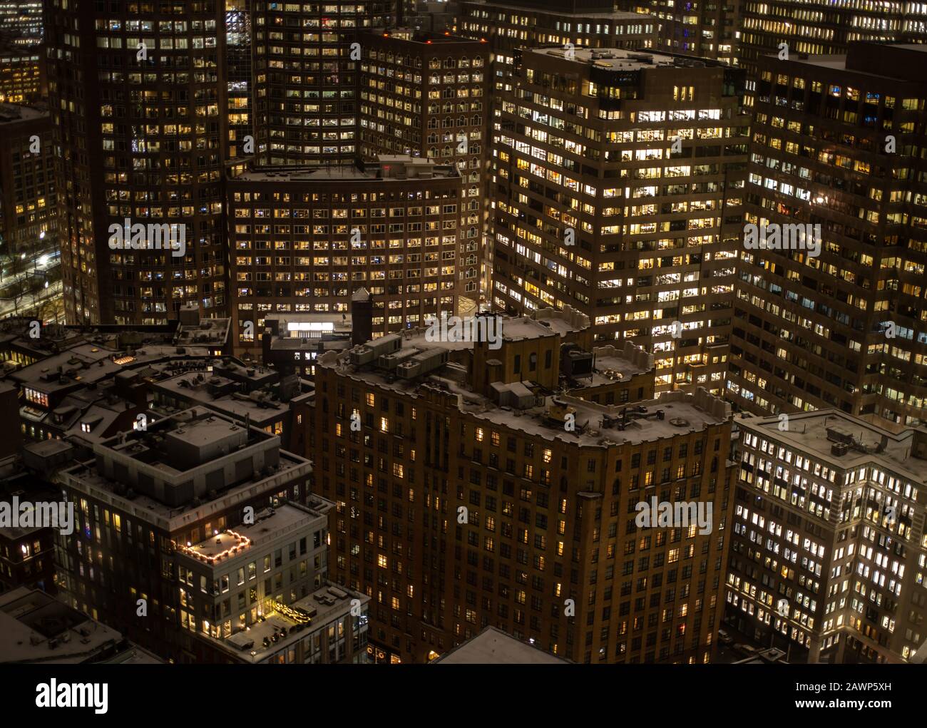 Edificios Repletos En Boston Por La Noche Foto de stock