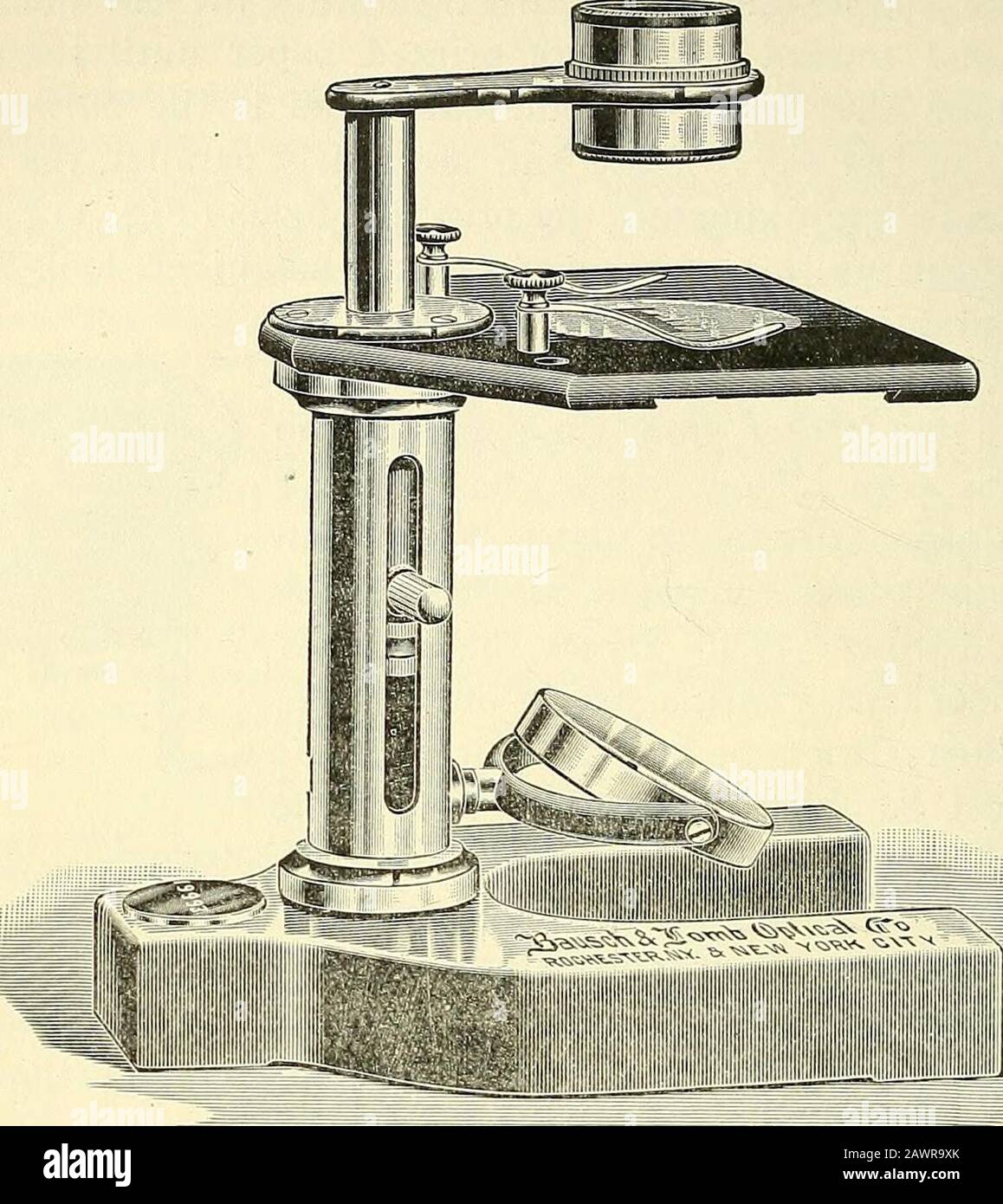 El microscopio; una introducción a los métodos microscópicos y a la  histología . Fig. 19. Soporte De Lente ( Bausch &Lomb Optical Co.) Fig. 18.  El Tripleto Aplan-Ático De Hastings. ( el