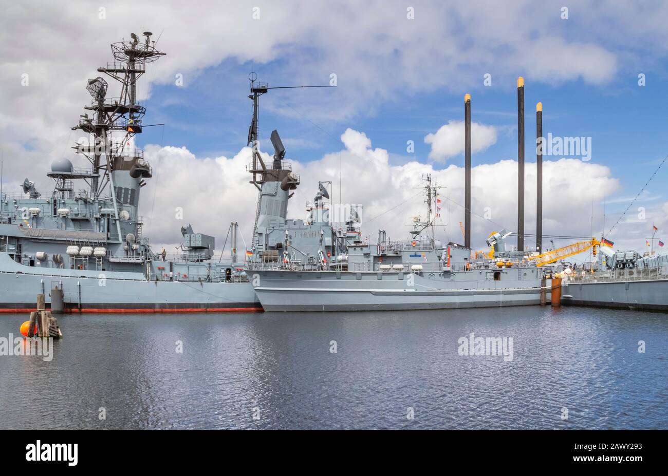 Anclar buques de guerra vistos en el norte de Alemania Foto de stock
