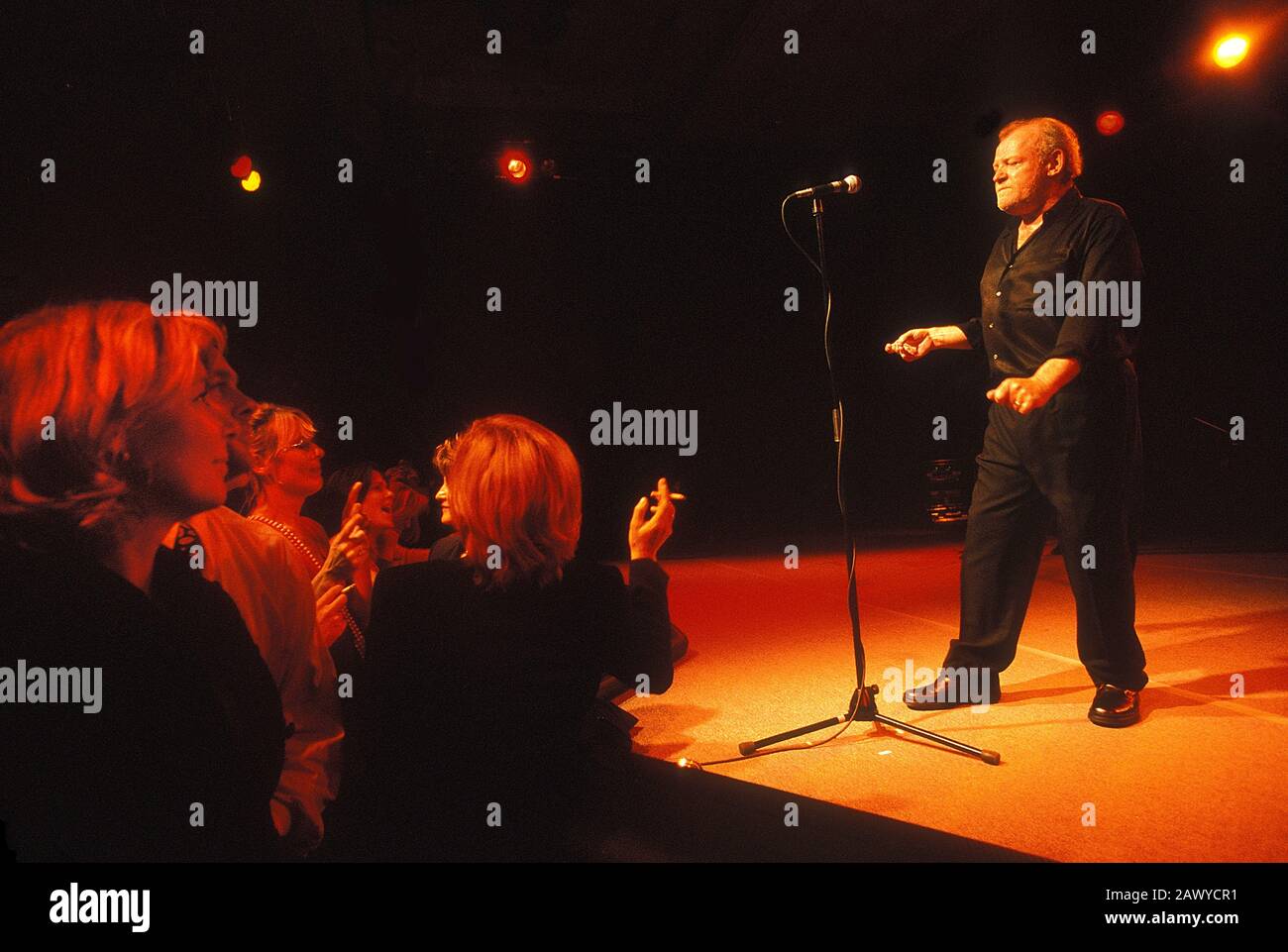 Joe Cocker en el escenario del partido IPO World On Line en Amsterdam NL 2000 Foto de stock