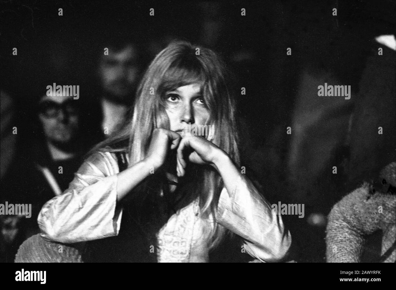 El público durante el famoso festival de la Isla de Wight en 1970, se estima que entre 600 y 700,000 personas asistieron. Foto de stock