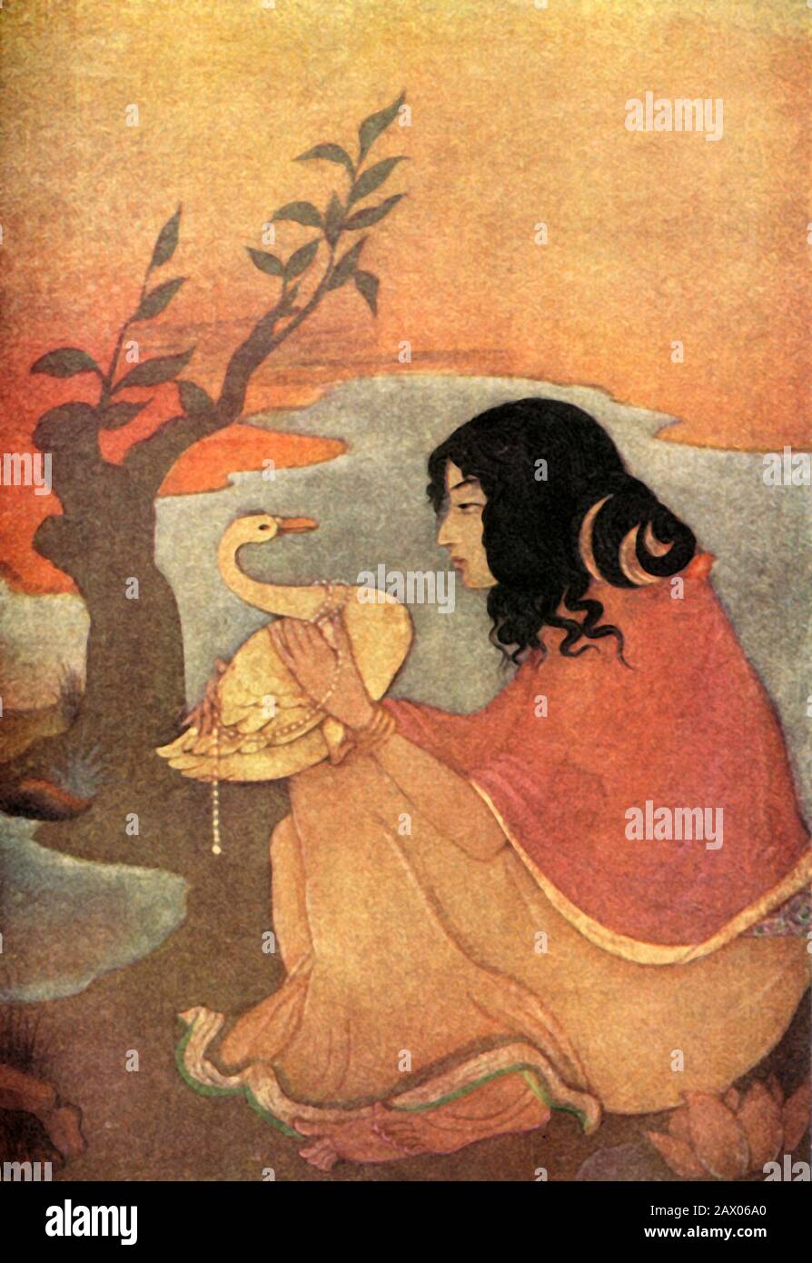 'Damayanti', 1920. Damayanti, un personaje en una historia de amor en el libro Vana Parva del Mahabharata, era una princesa de tal belleza incluso los Dioses la admiraban. Ella se enamoró de Nala después de oír sus virtudes de un cisne dorado. De "Mitos de los hindúes &amp; Budistas", por la Hermana Nivedita y Ananda K. Coomaraswamy. [George G. Harrap &amp; Company Ltd, Londres, 1920] Foto de stock