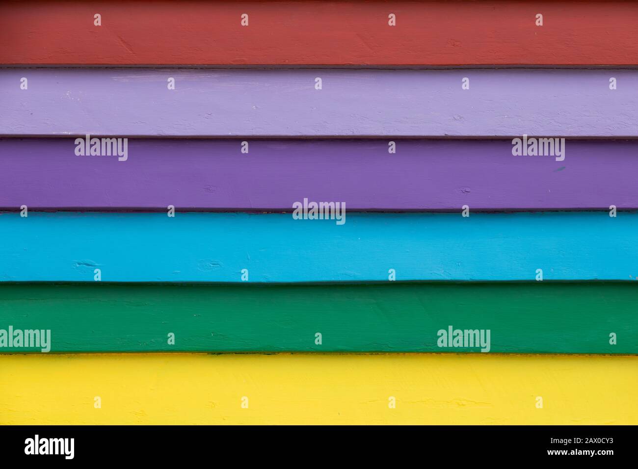 las tablas multicolores del clima del arco iris cierran el fondo de la textura Foto de stock
