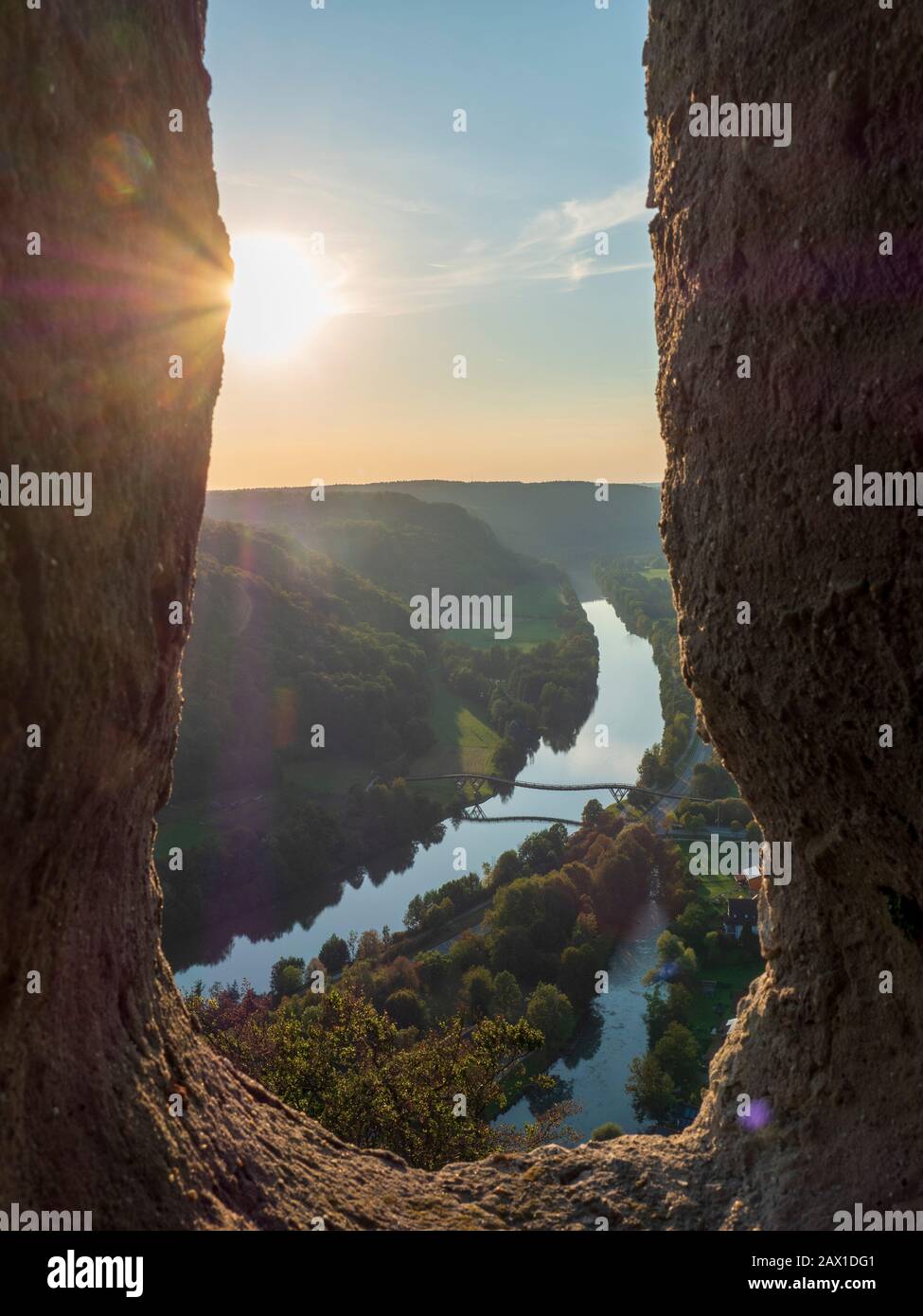 Blick von der Burgruine Randeck bei Essing auf Altmühltal, Bayern, Alemania | vista desde el castillo Randeck ruina cerca de Essing en el valle de Altmühl, Baviera, Foto de stock