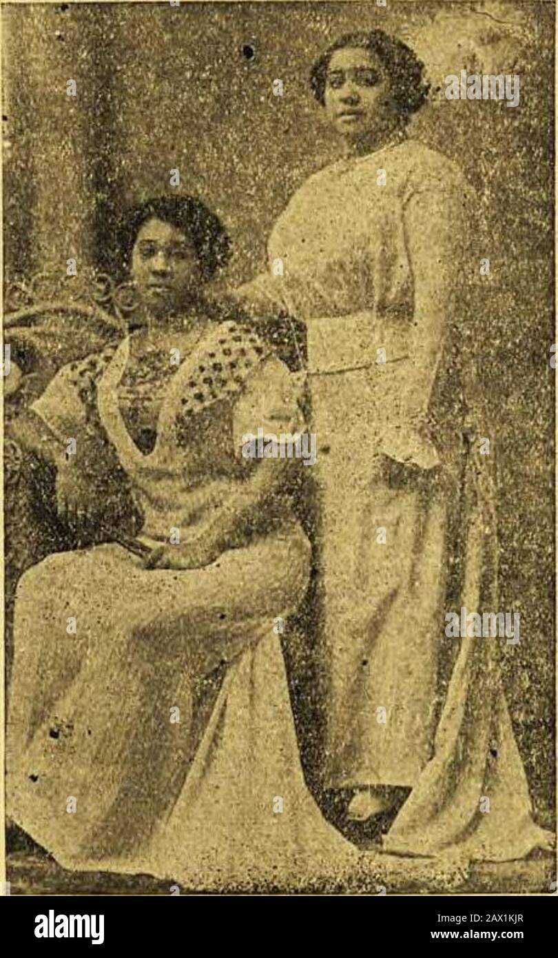Labor nueva. . REVISTA SEMANAL ILUSTRADA. María Luisa Hernández i> María de Jesús Gómez, cultasj) distinguidas damitas de la Villa de Colón IMPRENTA DE A. MOLINA. TENERIFE 10 Foto de stock