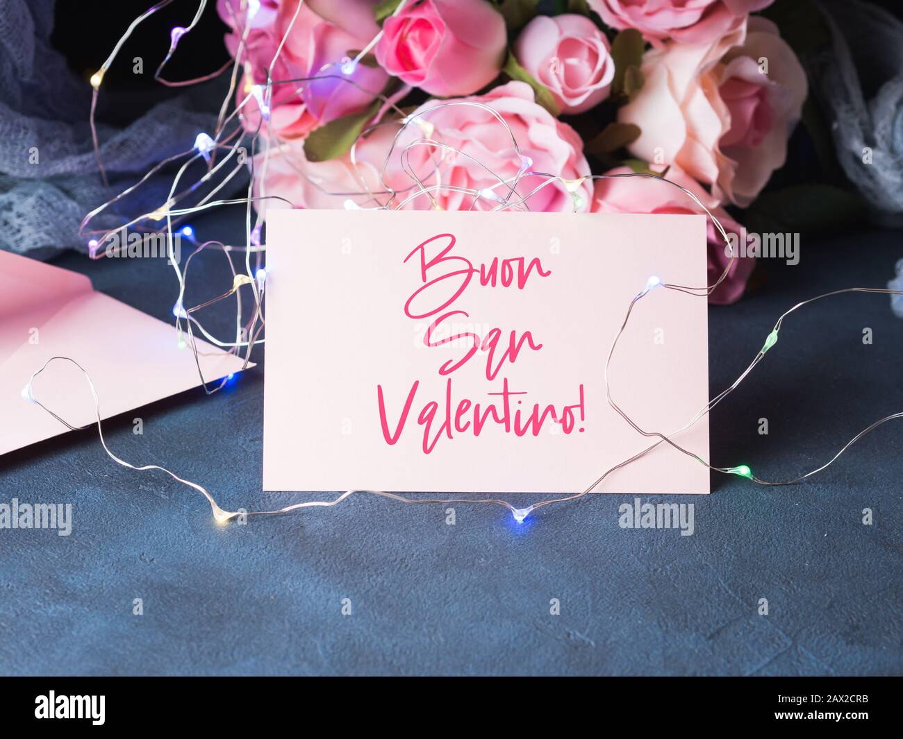 Tarjeta de felicitación de San Valentín en italiano con luz Fotografía de  stock - Alamy