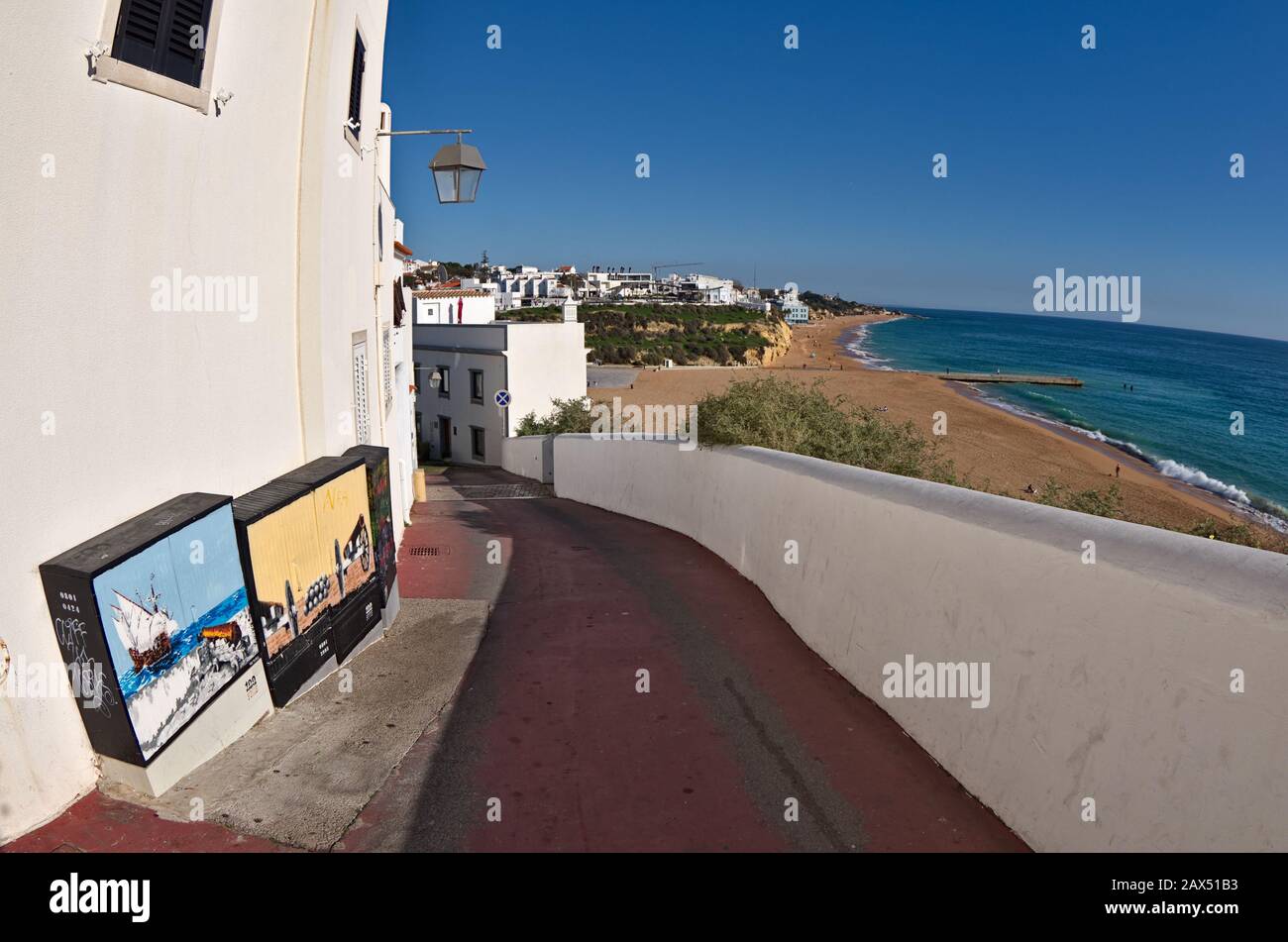 Calle de la Bateria en Albufeira, Algarve, Portugal Fotografía de stock -  Alamy