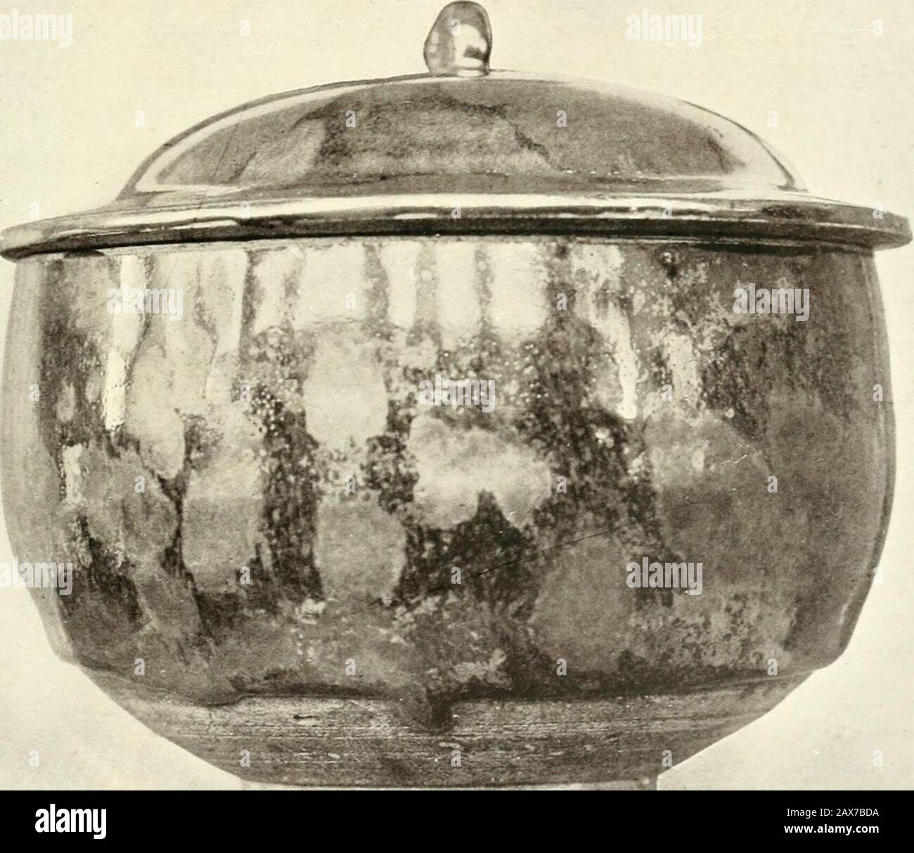 Cerámica China y porcelana : un relato del arte del alfarero en China desde tiempos primitivos hasta la actualidad . Fig. 1 Fig. 2. Fig. 3 placa 43.—Tres Ejemplos de Honan (emmoku, Cerámica China y porcelana : un relato del arte del alfarero en China desde tiempos primitivos hasta la actualidad . Fig. 1 Fig. 2. Fig. 3 placa 43.—Tres Ejemplos de Honan (emmoku,