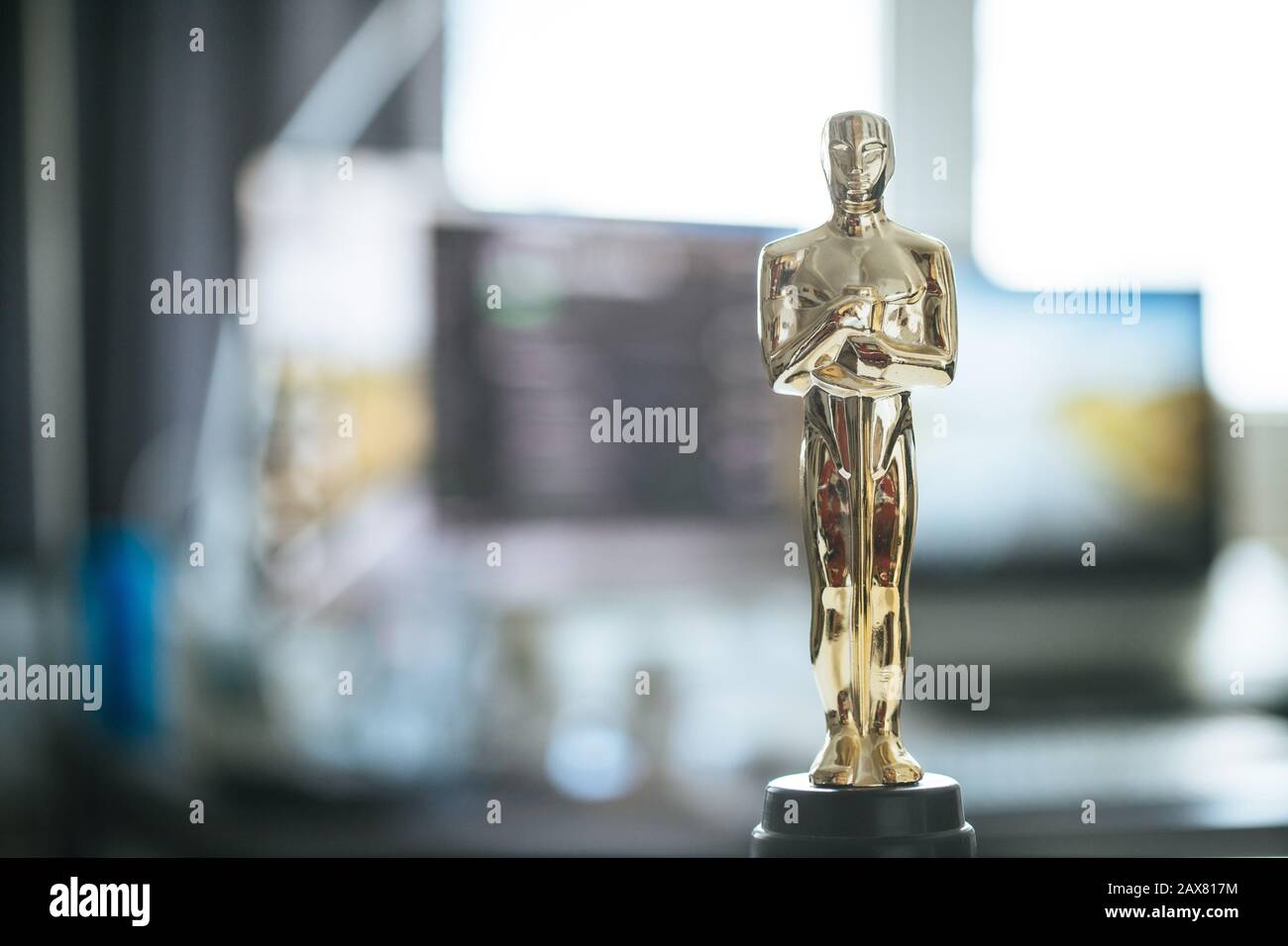 Trofeo Oscar, primer plano en casa Fotografía de stock - Alamy