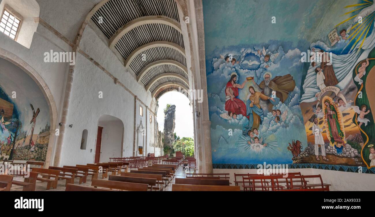 Interior de la Iglesia de Santo Nino Jesús, iglesia fortificada del siglo  XVII, muralla faltante, en Tihosuco, Ruta de las Iglesias, Quintana Roo,  México Fotografía de stock - Alamy
