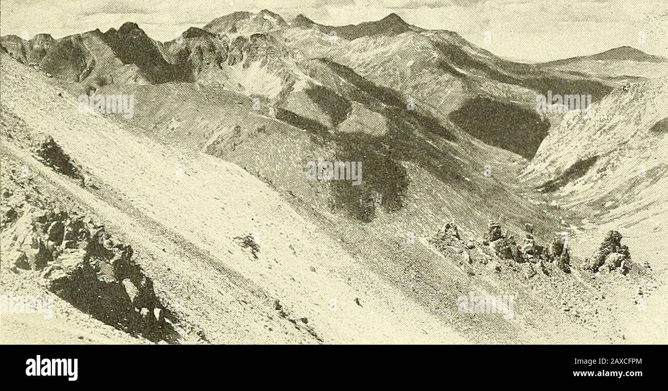Fisiograf� forestal; fisiograf� de los Estados Unidos y principios de suelos en relaci� con la silvicultura . fromellos.* De gran importancia topogr�ica fue la formaci� (terciario) de tres series de acumulaciones volcánicas: (I) un tuff que alcanzó una escuridad de 3000 pies al este de Ouray (San Juan), (2) flujos de lava, tuffs, andagglomerates (serie Silverton), también alcanzando un espesor de cerca de la mitad 1 Cruz y Spencer, la Plata Folio U. S. Geol. Surv. 60, 1899, p. S, col. I. 2 Idem, p. 10, col. 3. 3 Idem, p. 2, col. I. * Cruz y Howe, aguja Montañas Folio U. S. Geol. Surv. 131 de 1905, p. Foto de stock