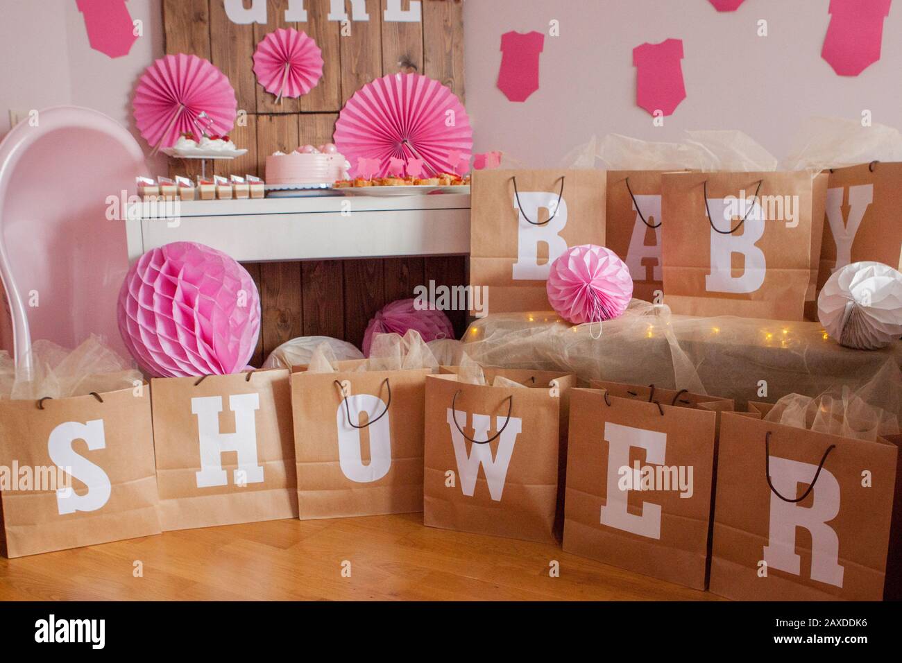 Es una niña. Baby shower. Decoración para fiesta Fotografía de stock - Alamy