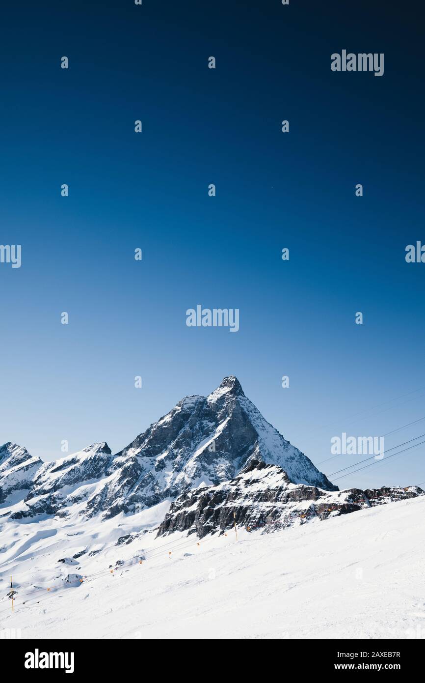 Vista del pico Matterhorn desde el punto glaciar Zermatt, Suiza Foto de stock
