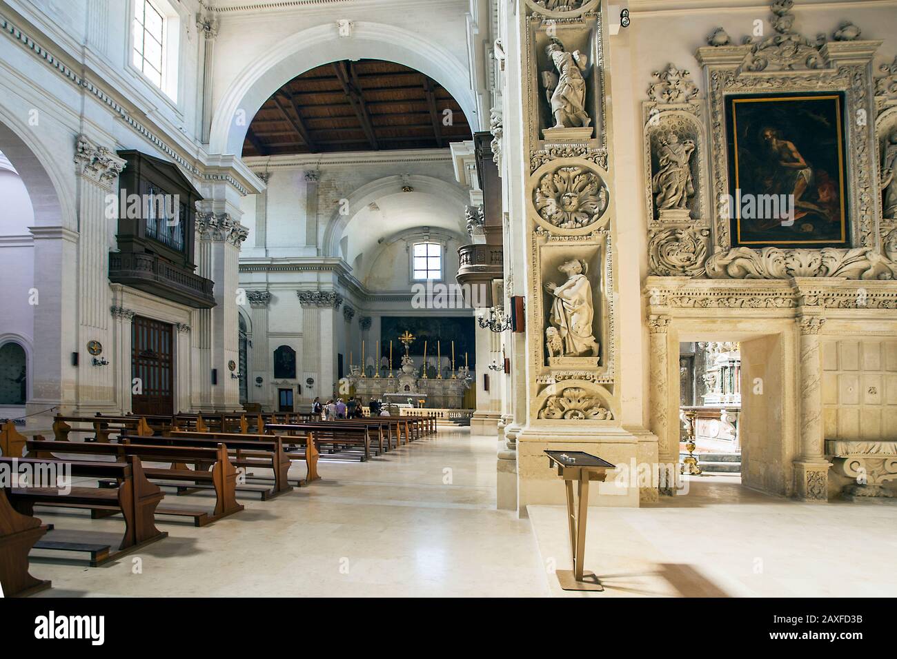 Lecce Apulia Italia el 14 de octubre de 2019 en la iglesia histórica de Sant’Irene la Theatine Foto de stock