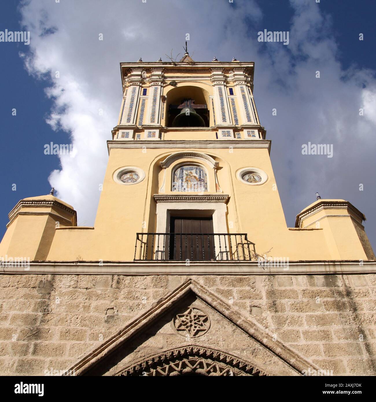 Sevilla En Andalucía. Iglesia De San Isidore (Iglesia San Isidoro).  Composición cuadrada Fotografía de stock - Alamy