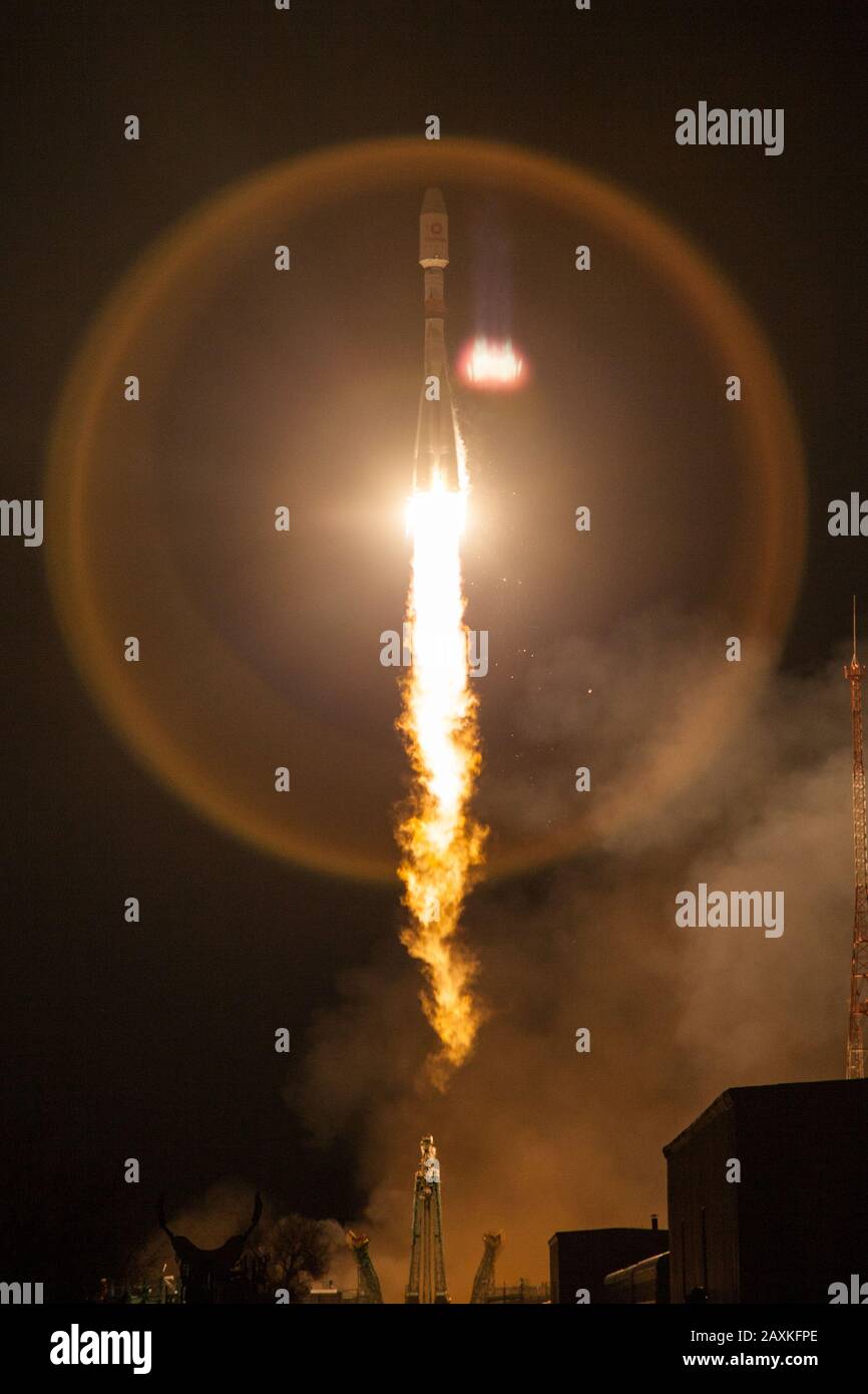 Baikonur COSMODROME - 7 de febrero de 2020 - el vehículo de lanzamiento Soyuz-2.1b junto con los satélites de comunicación OneWeb fue lanzado con éxito desde Foto de stock