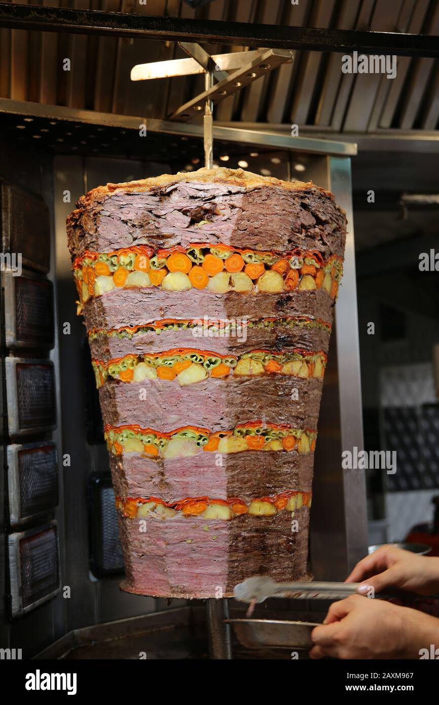 Tradicional turco doner kebab en una calle. Bodrum. Turquía Foto de stock