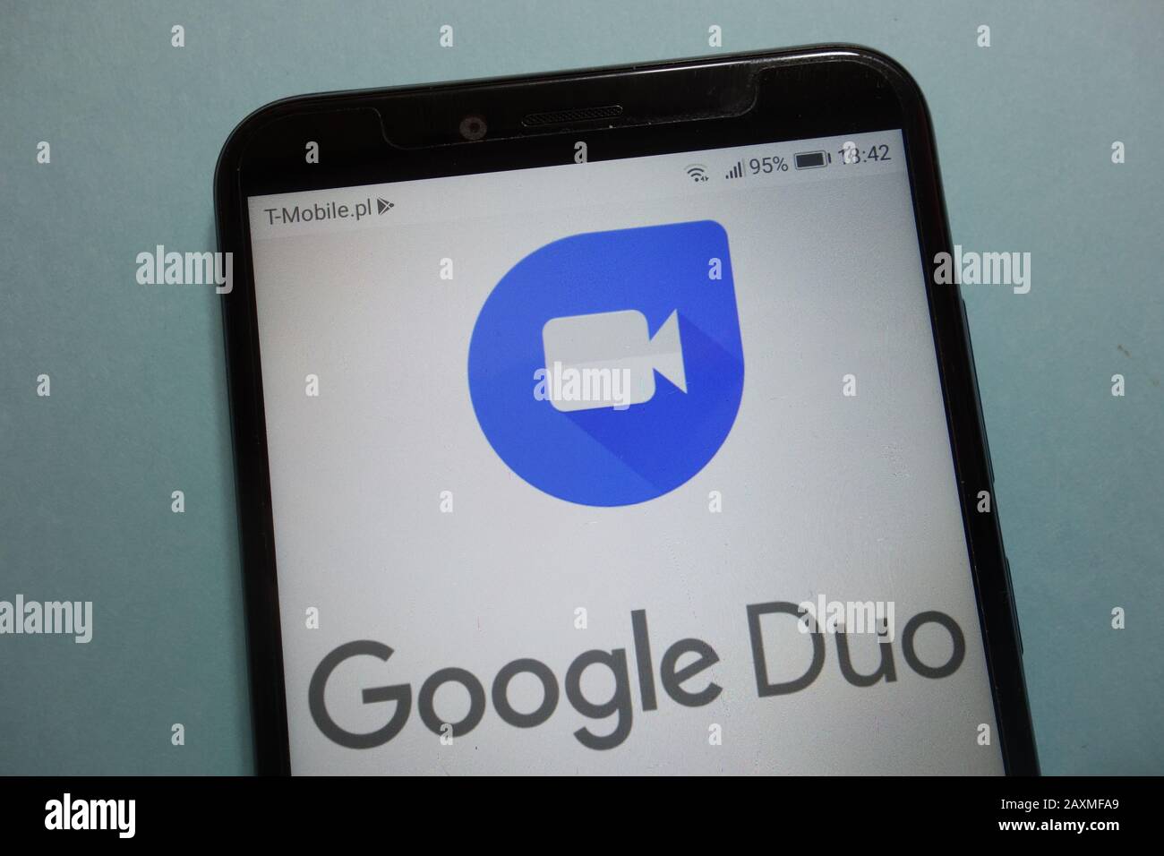 Logotipo de Google Duo en el smartphone Foto de stock