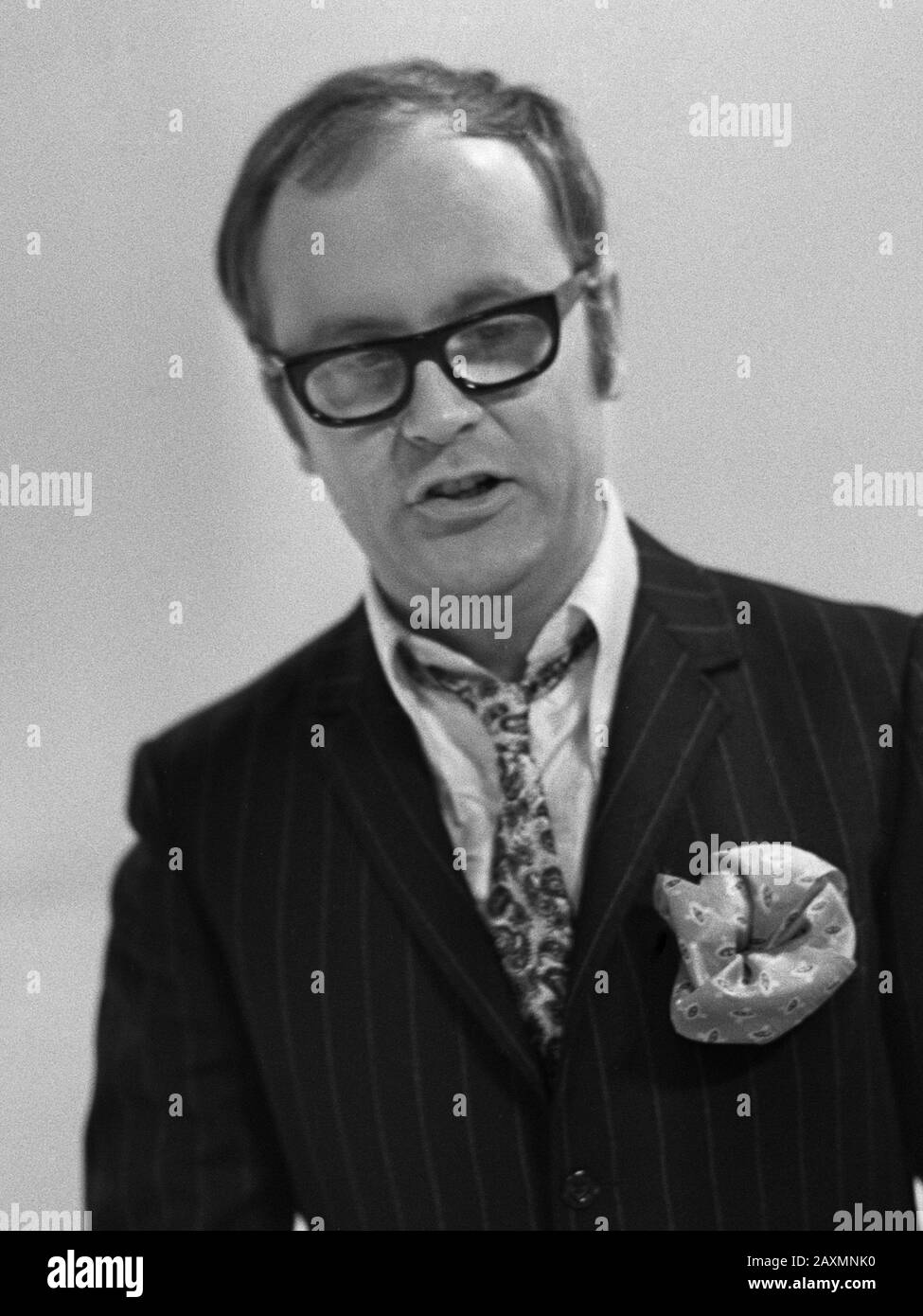 Joost den Turner, presentador del programa de televisión Moef Go Go Go 23 de enero de 1968 Foto de stock