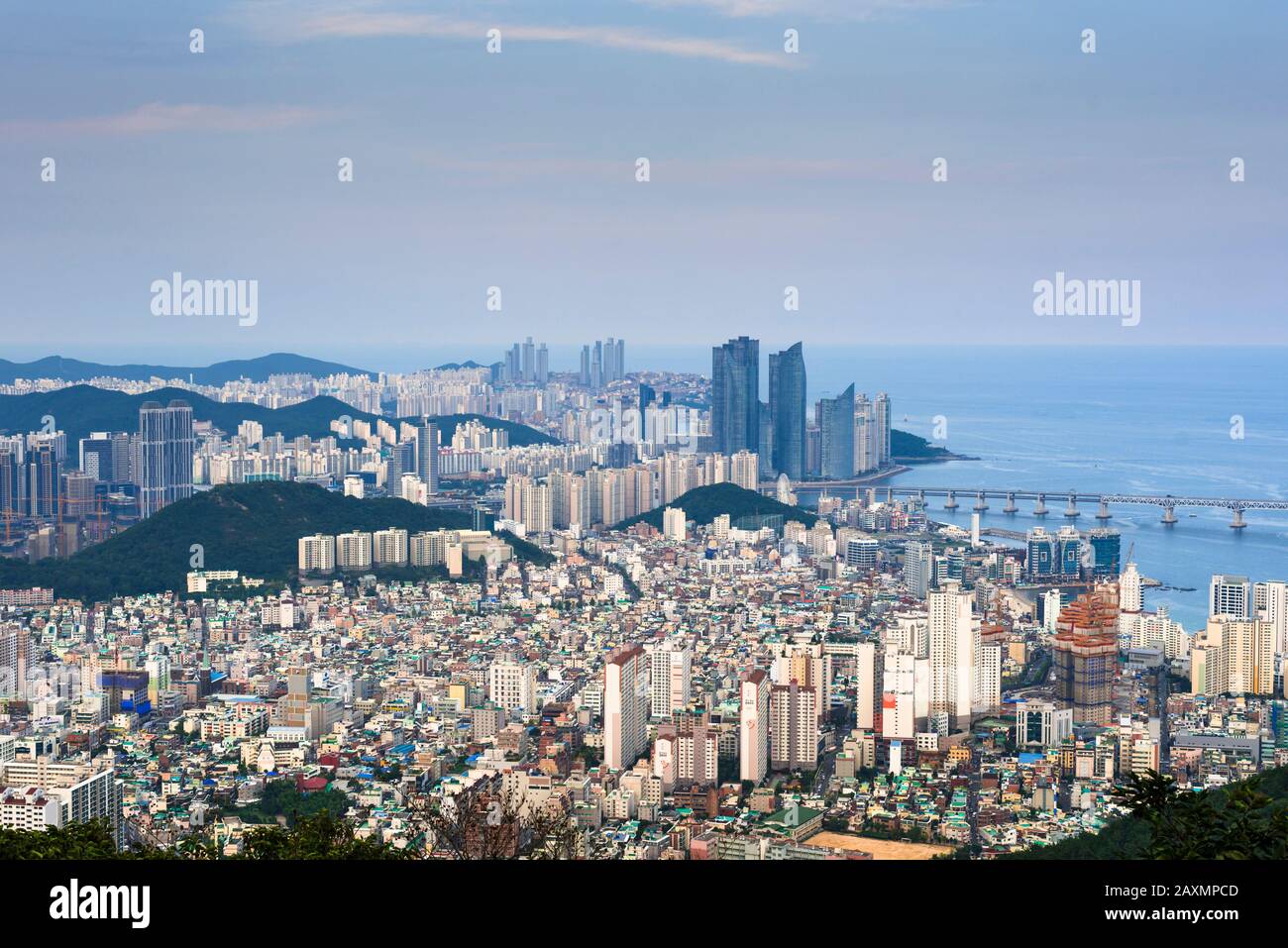 El horizonte de la ciudad de Busan. Provincia de Yeongnam, Corea del Sur. Foto de stock