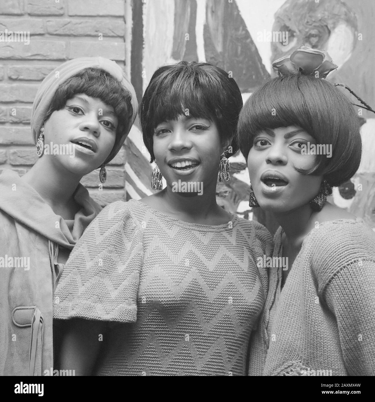 Grupo de canto el Hotel Hilton de Supremes presentó a la prensa, v.l.n.r. Florence Ballard, Mary Wilson Y Diana Ross 30 De Septiembre De 1965 Foto de stock