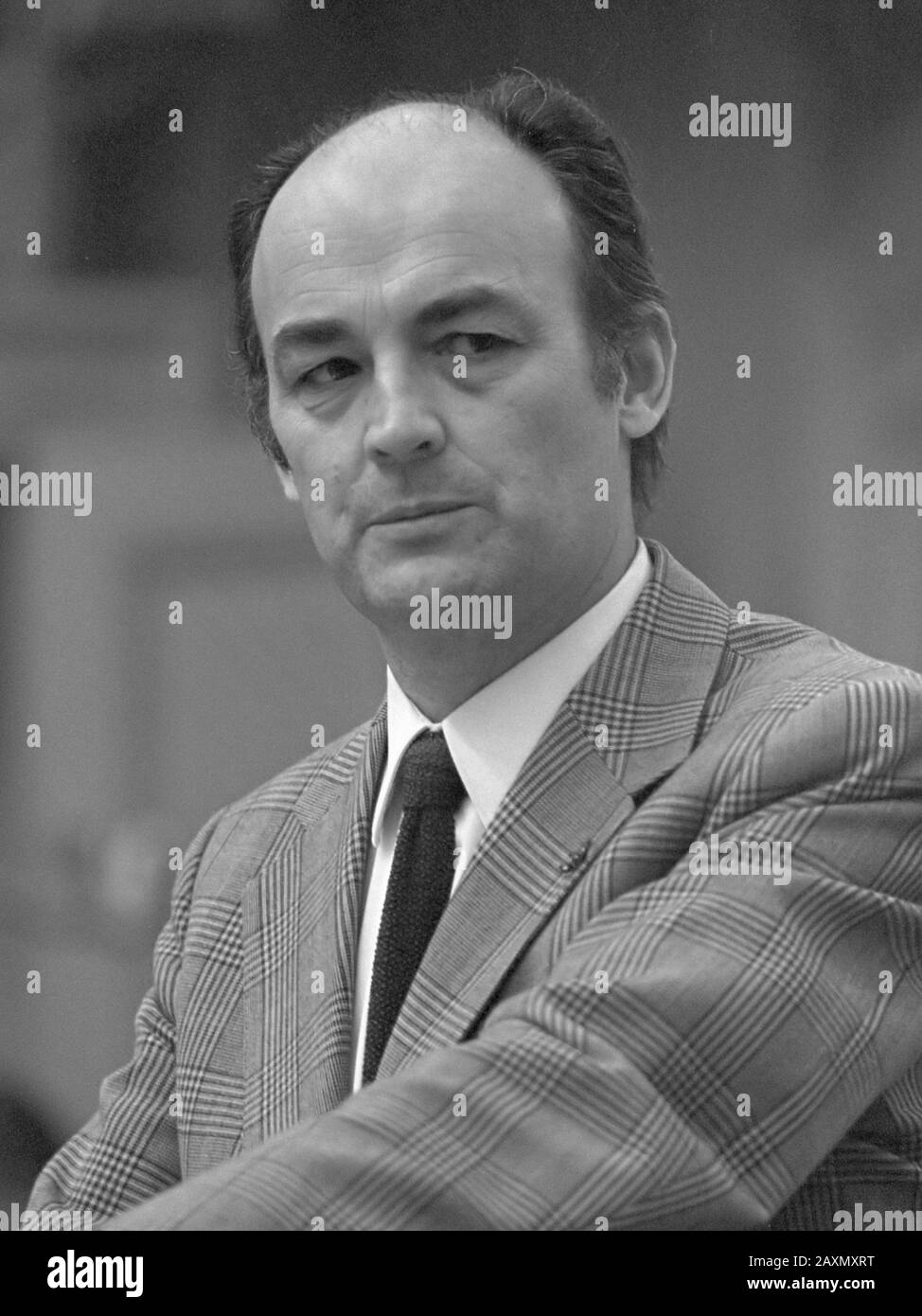 AR-líder Aantjes va a hacer preguntas sobre nombramiento Van der Louw alcalde de Rotterdam, Aantjes en el parlamento 22 de octubre de 1974 Foto de stock