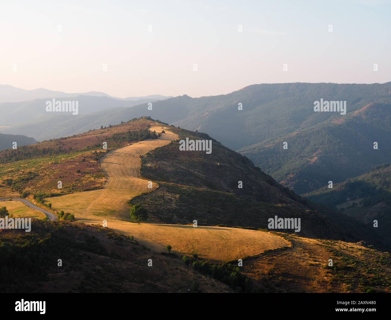 Hermoso, espectacular paisaje de montaña en el Parque Nacional de Cévennes, departamentos de Lozère y Gard, macizo central sur de Francia Foto de stock