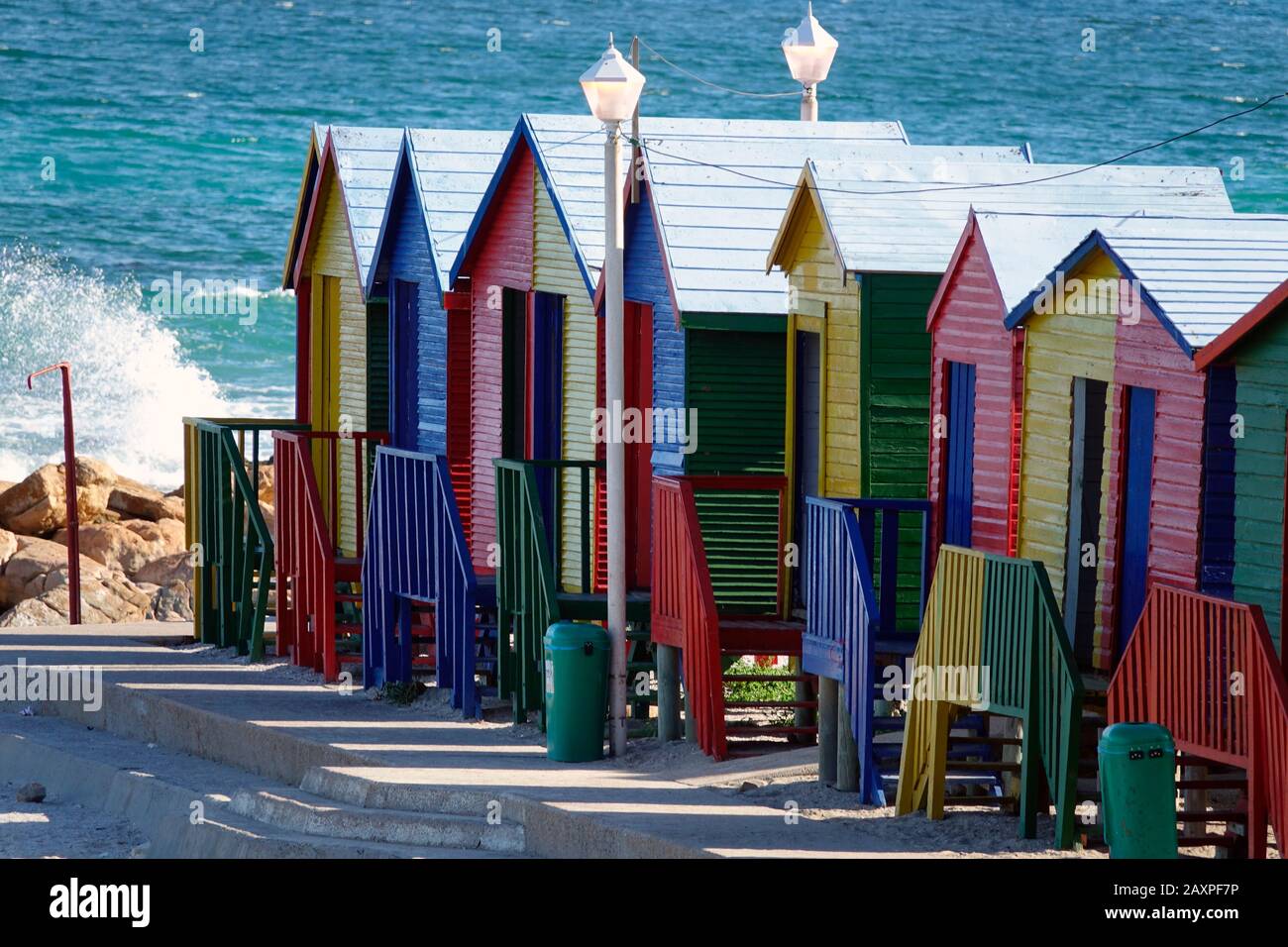 Sudáfrica, Muizenberg, coloridas cabañas de playa Foto de stock
