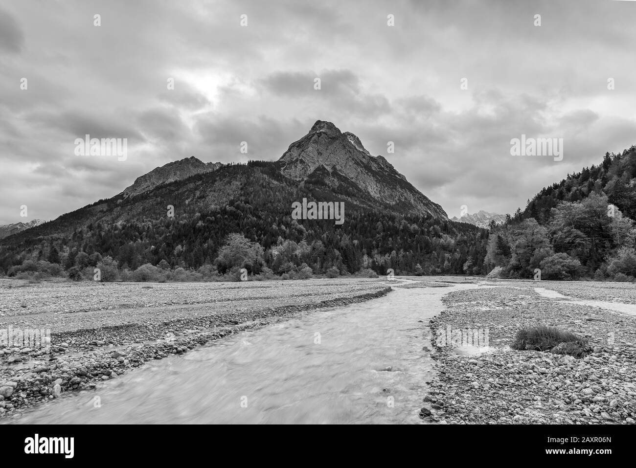 Johannisbach en el Karwendel Foto de stock