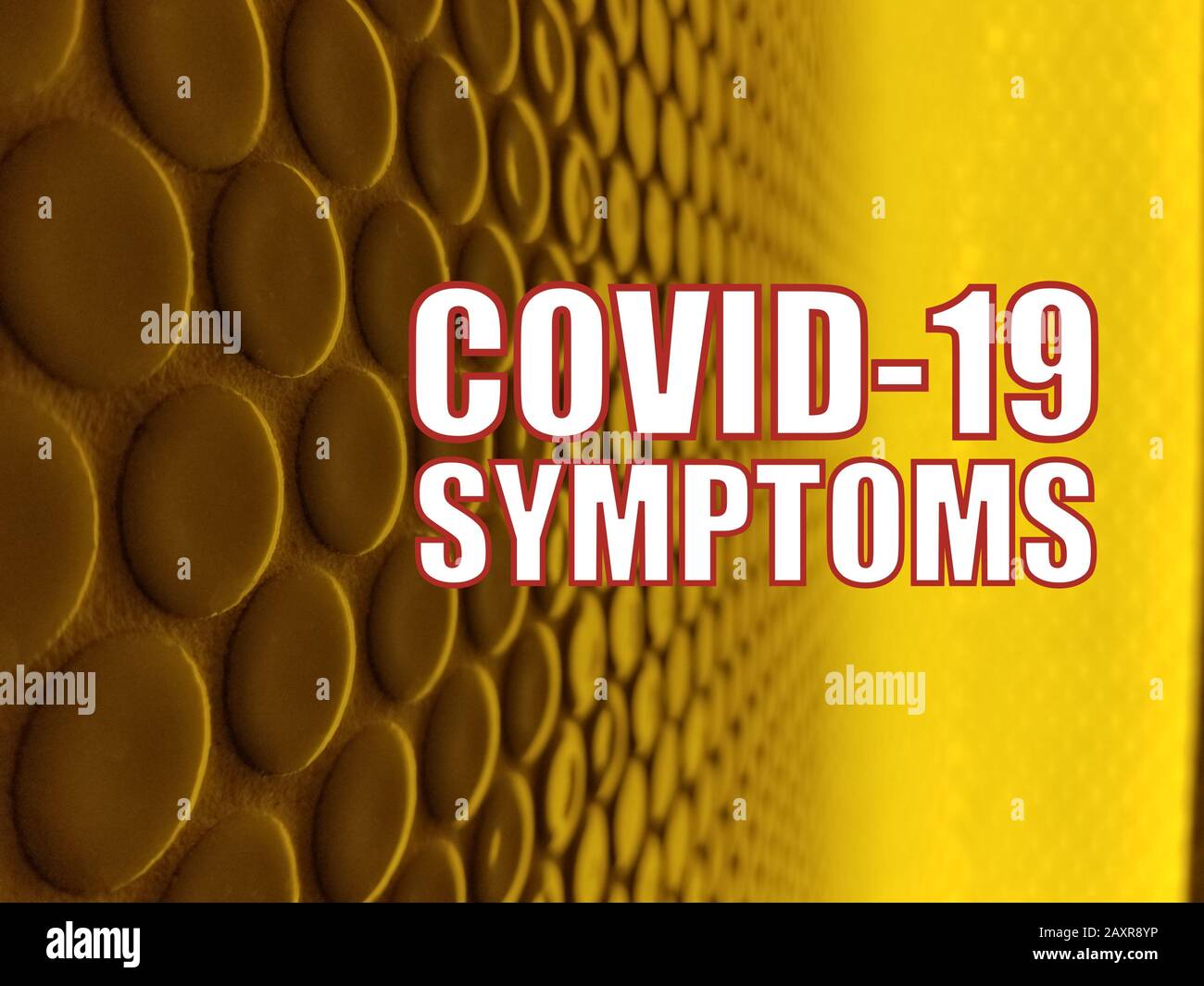 Síntomas de Covid-19 en un fondo abstracto amarillo Foto de stock