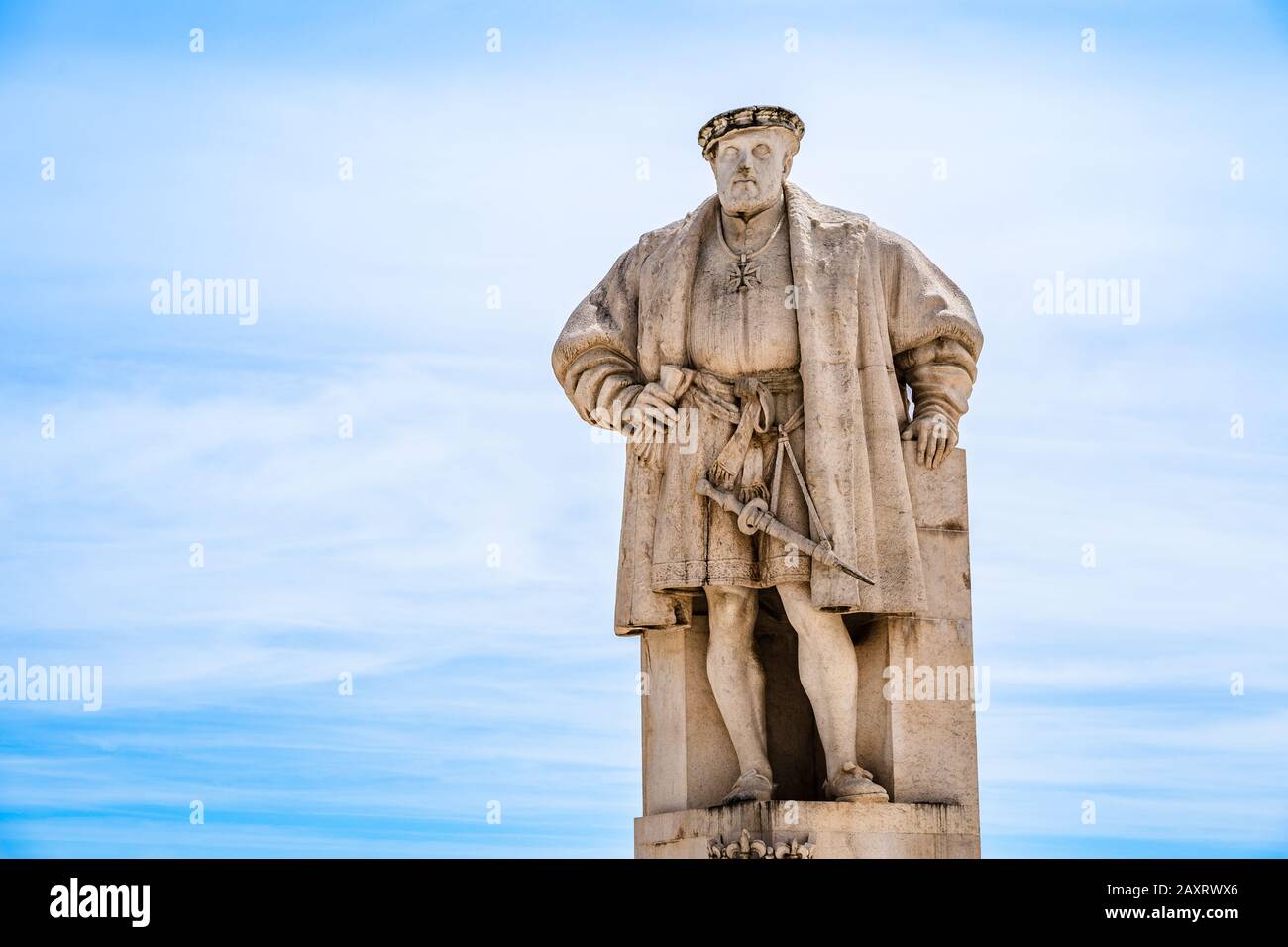 Coimbra, Portugal: Estatua del rey Juan III en la plaza principal de la Universidad de Coimbra Foto de stock
