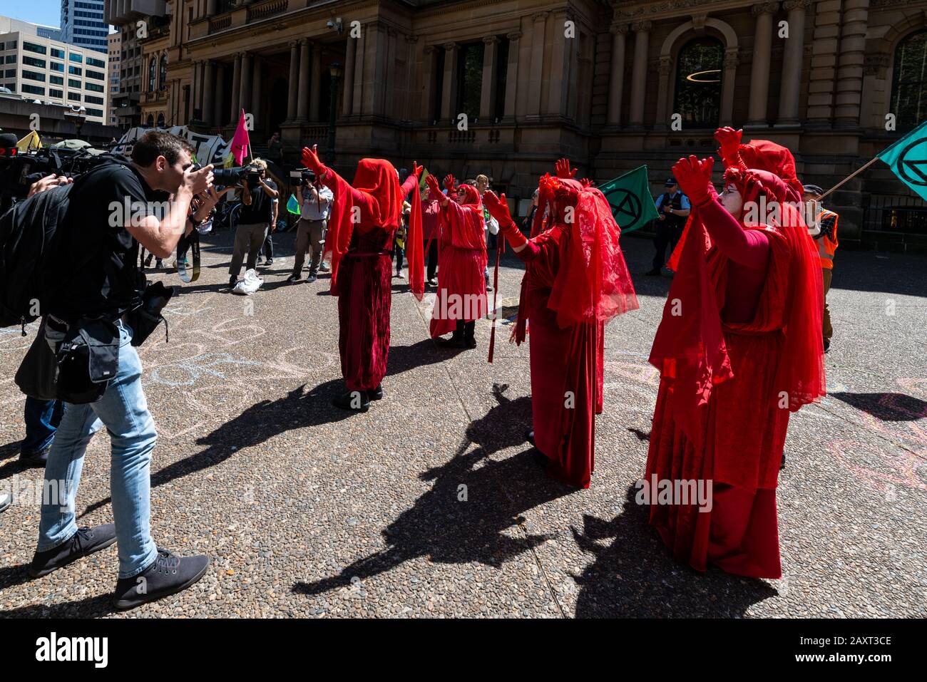 Sydney, Australia - 8 de octubre de 2019 - Los Rebeldes rojos se unieron a cientos de activistas australianos De La rebelión De La Extinción en un mitin de protesta del cambio climático de Sydney. Foto de stock