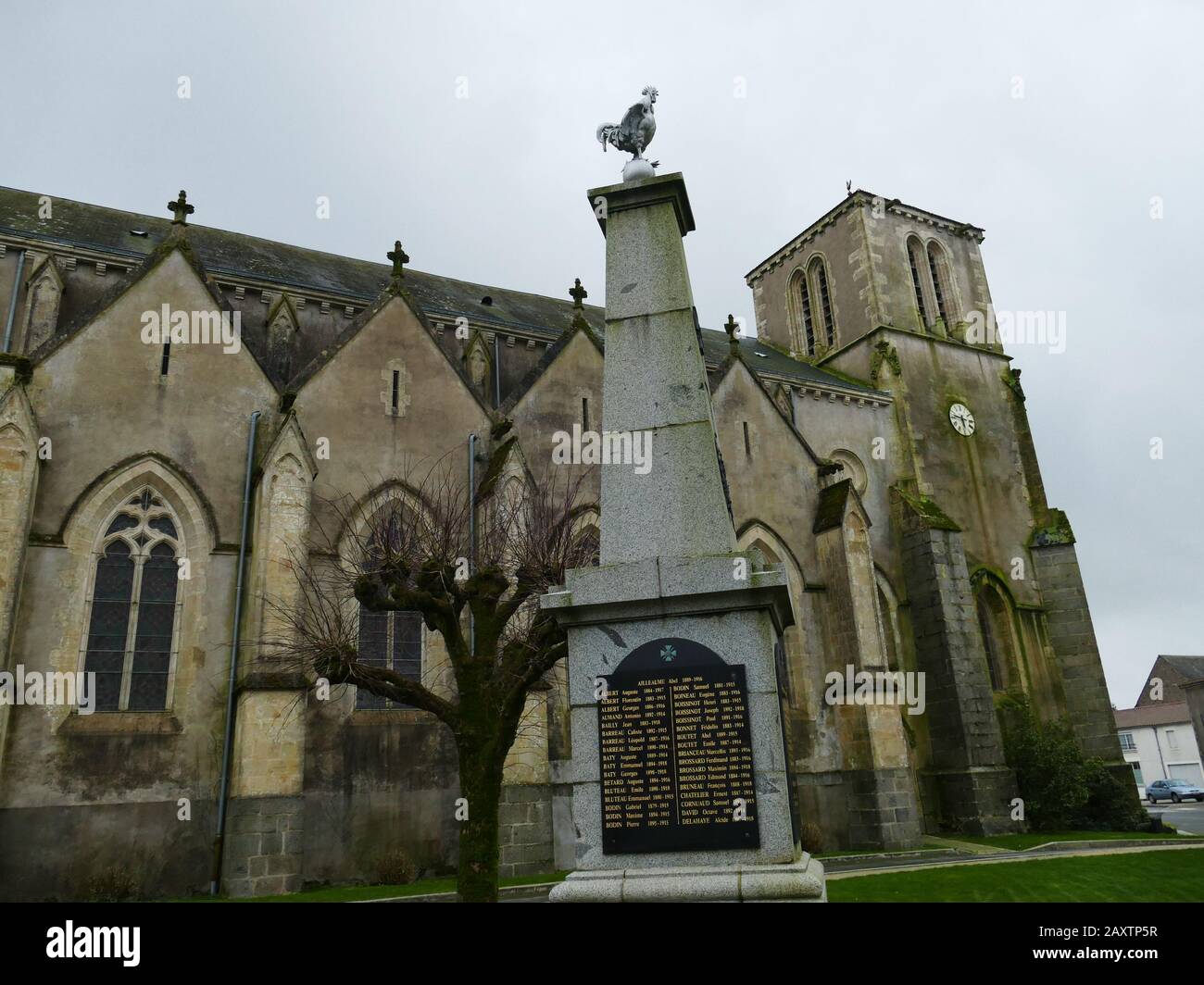 Sainte julie church fotografías e imágenes de alta resolución - Alamy