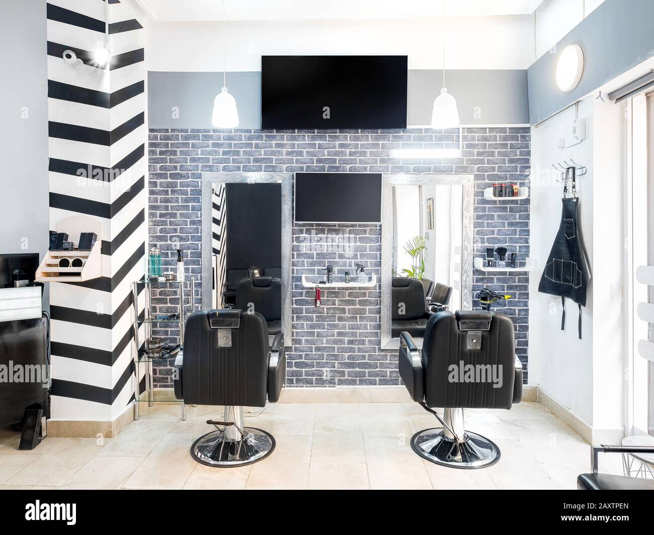 Hair salon interior fotografías e imágenes de alta resolución - Alamy