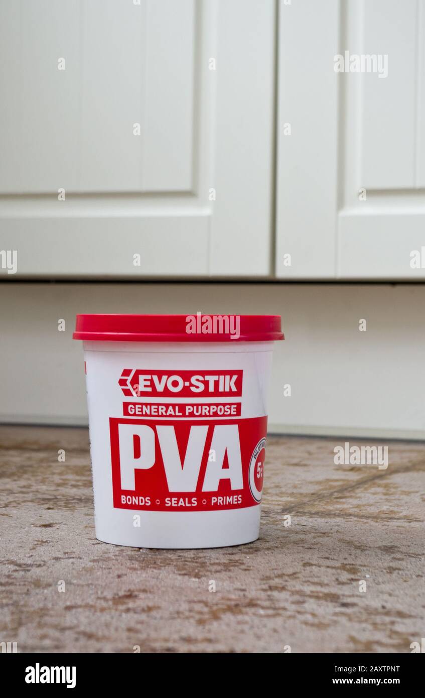 EvoStik Bañera de PVA Glue ( Polyvinyl Acetate ) En un piso De