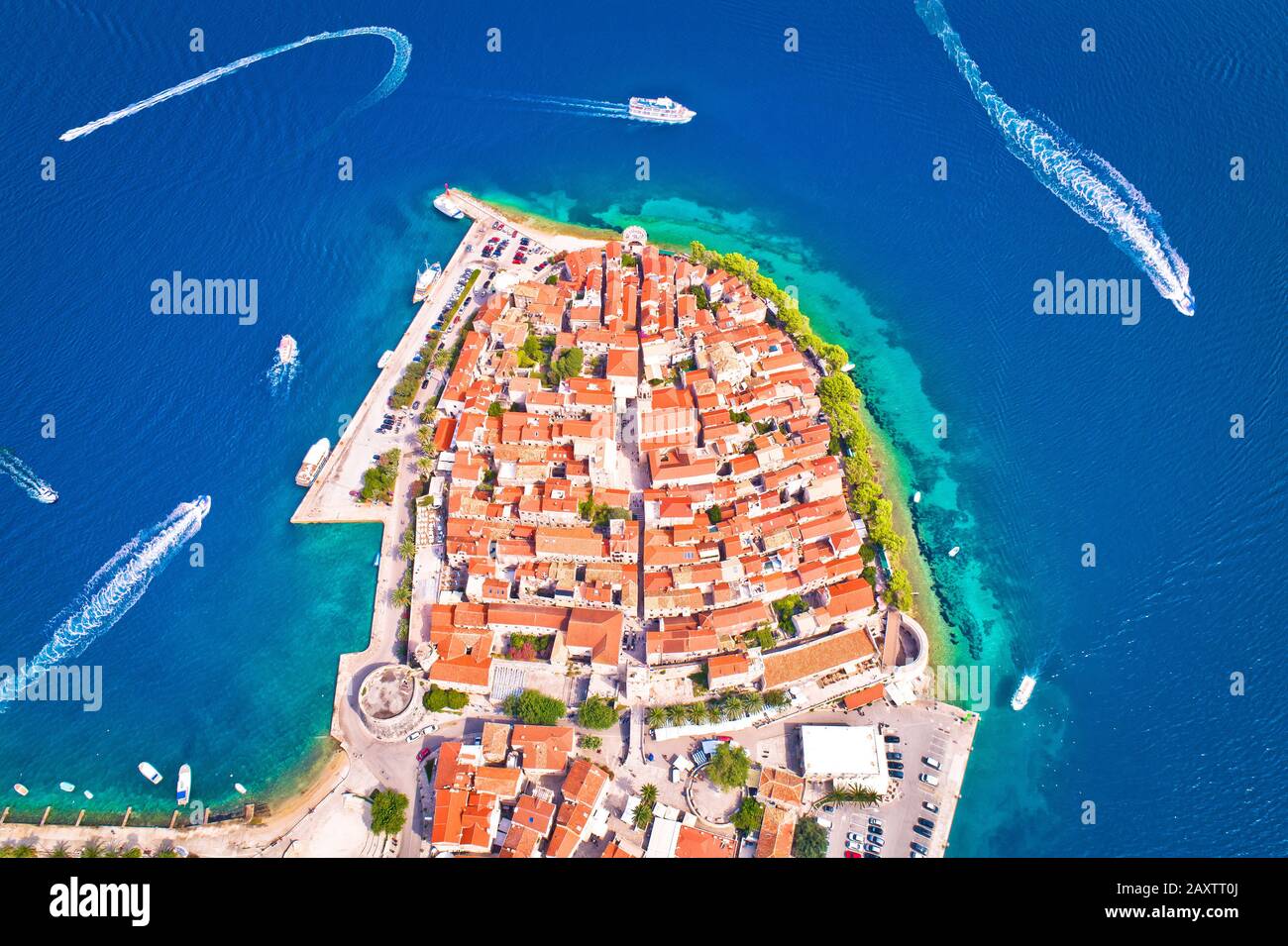 Korcula. Casco histórico de la ciudad de Korcula vistas panorámicas aéreas, isla en el archipiélago del sur de Croacia Foto de stock