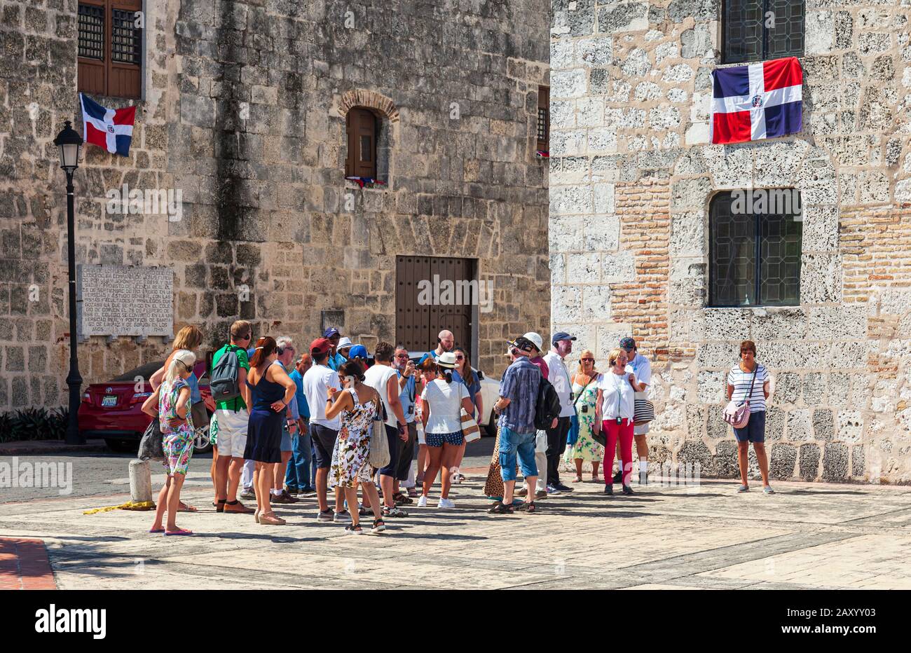 Grupo De Turistas, Zona Colonial, Santo Domingo, República Dominicana. Foto de stock