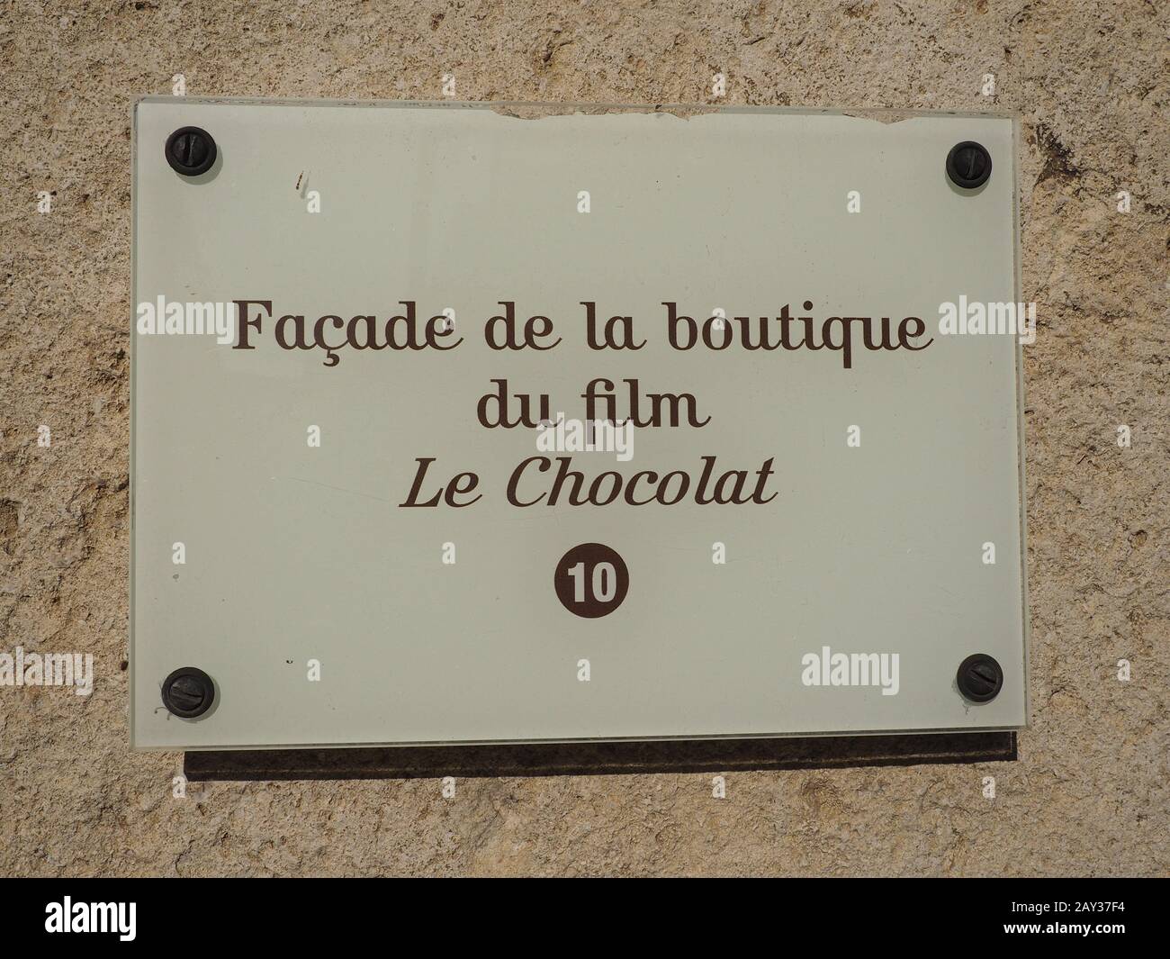 Flavigny-sur-Ozerain famoso por Anis de l'Abbaye de Flavigny - una fábrica de Anise y la ubicación de la película de chocolate protagonizada por Johnny Depp Foto de stock