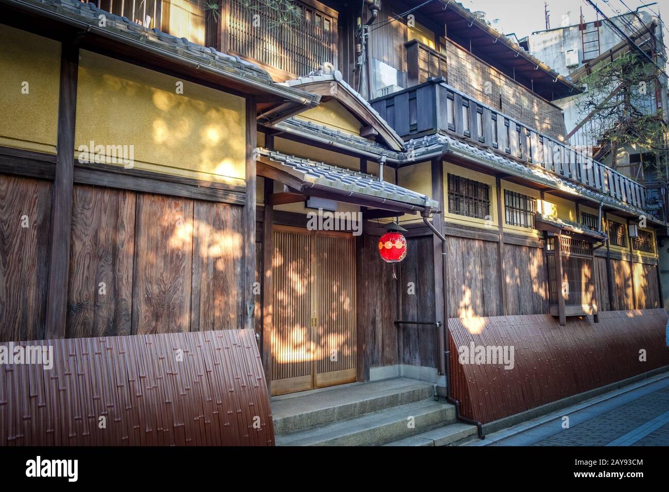 Casas tradicionales japonesas, el distrito Gion, Kioto, Japón Foto de stock