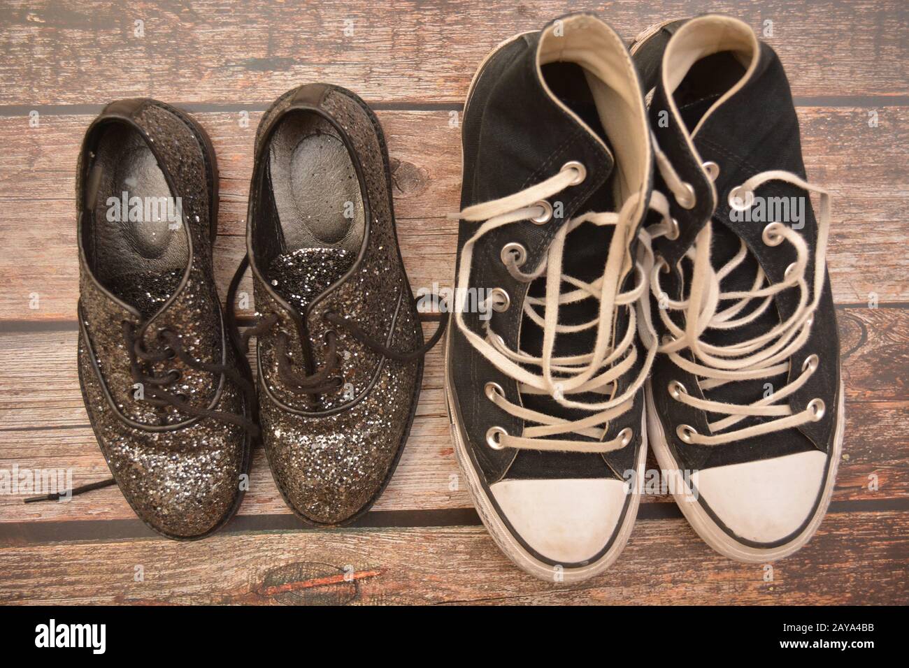Compra Italia De Lujo Marca Zapatillas De Oro Zapatos De Mujer Zapatos  Sucios Femeninos Arco Iris Sonriente Cara Aumento Retro Estrellas Graffiti  Cuero De Vaca Zapatos Viejos Sucio 34 45 Barato 