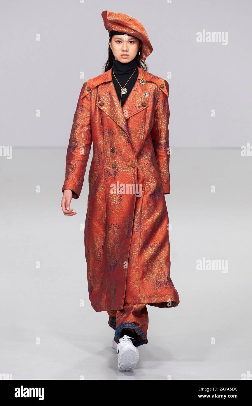 Jenn Lee AW20 pasarela durante la Semana de la Moda de Londres en Fashion Scout, Victoria House, Londres, Reino Unido. Crédito: Antony Nettle/Alamy Live News Foto de stock
