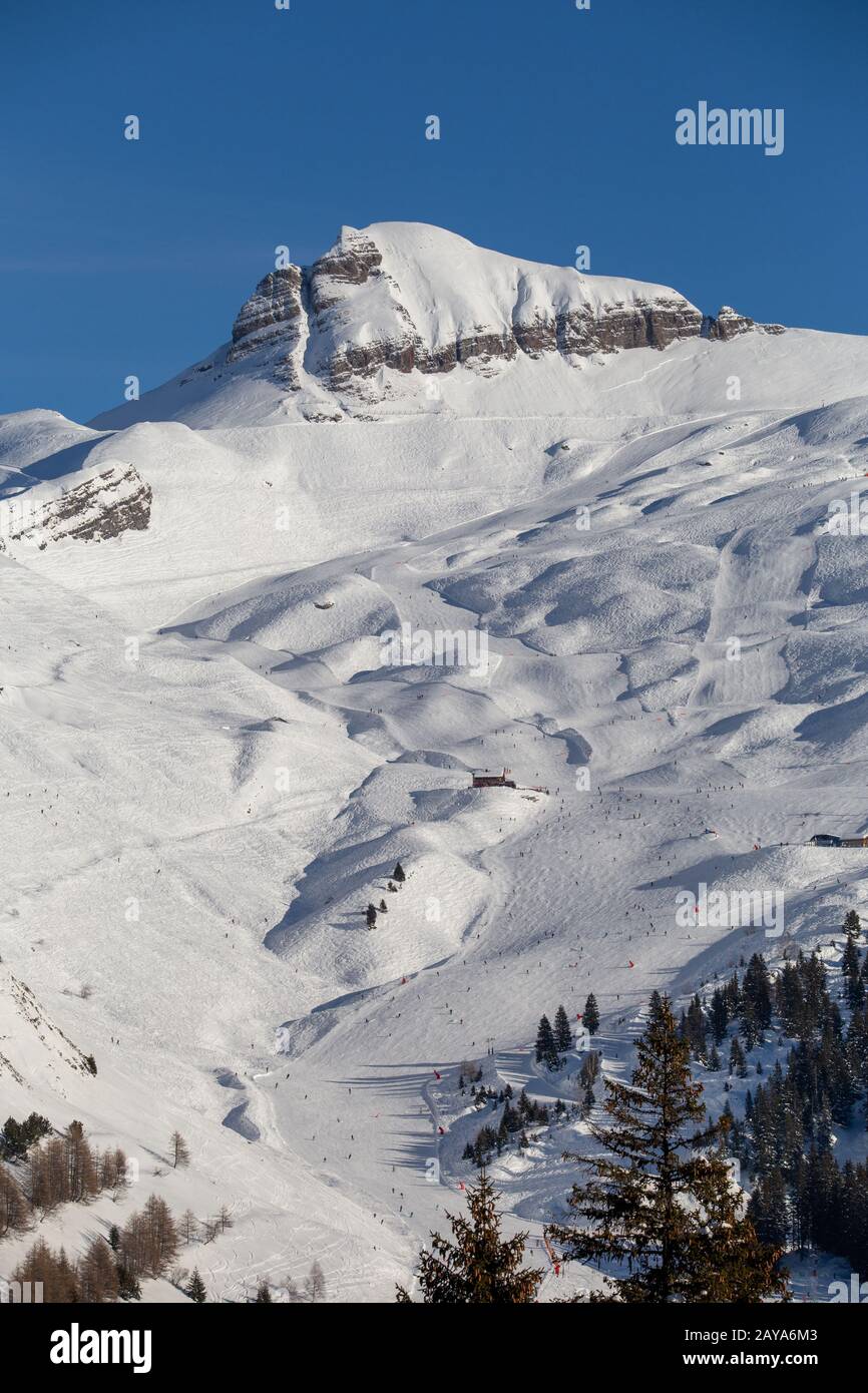 Pistas de esquí alpino nevadas Flaine Haute Savoie Francia Foto de stock
