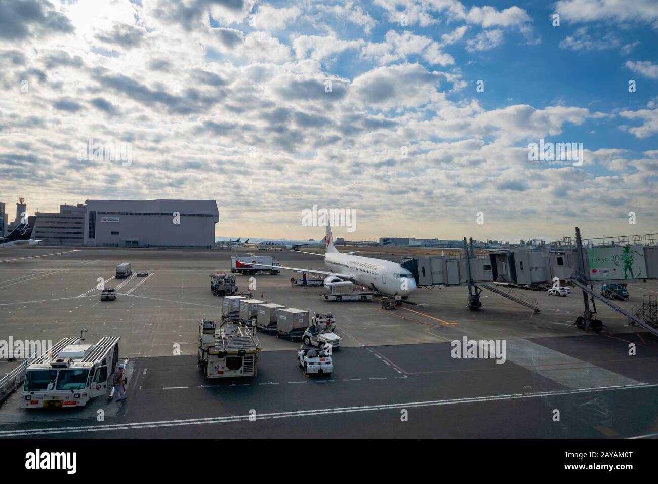 Tokio Japon Febrero De 2020 Pista Del Aeropuerto Internacional Haneda De Tokio El Aeropuerto Haneda De Tokio Es Uno De Los Aeropuertos Mas Concurridos Del Mundo Fotografia De Stock Alamy
