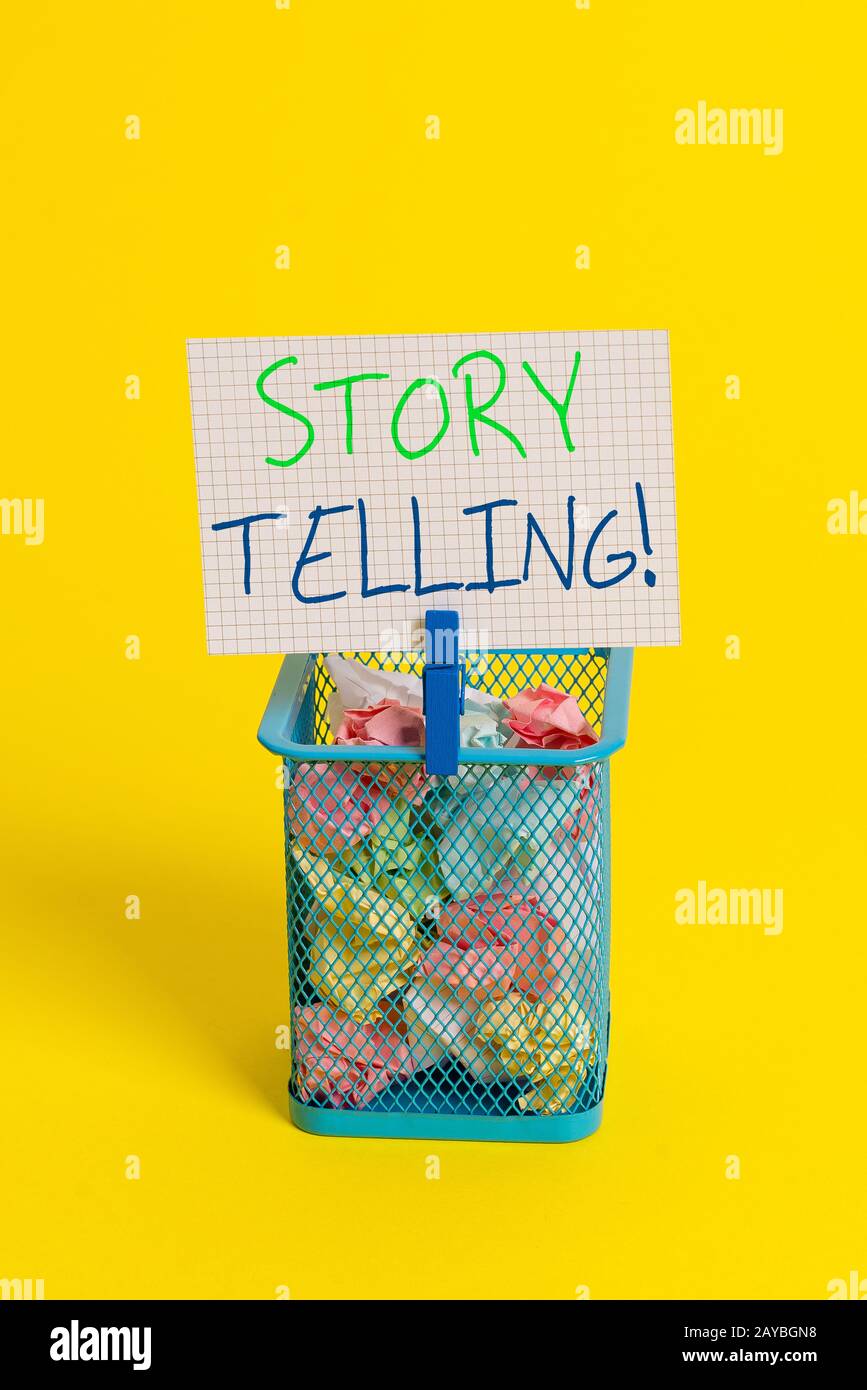 Signo de texto que muestra la narración de cuentos. Actividad fotográfica  conceptual escribir historias para publicarlas en papel arrugado de  papelera público Fotografía de stock - Alamy