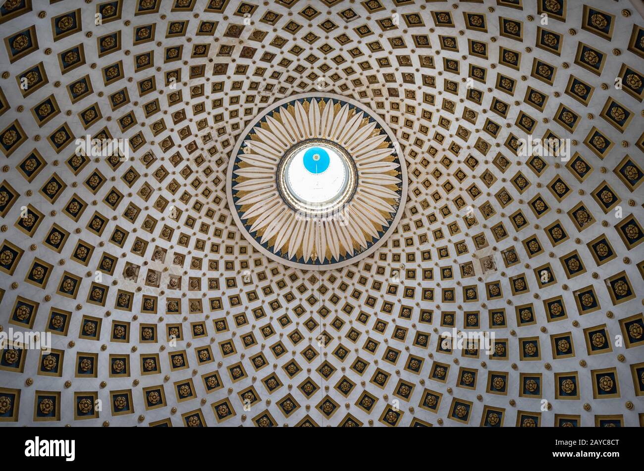 Patrón geométrico de la iglesia Mosta Dome, Malta. Foto de stock