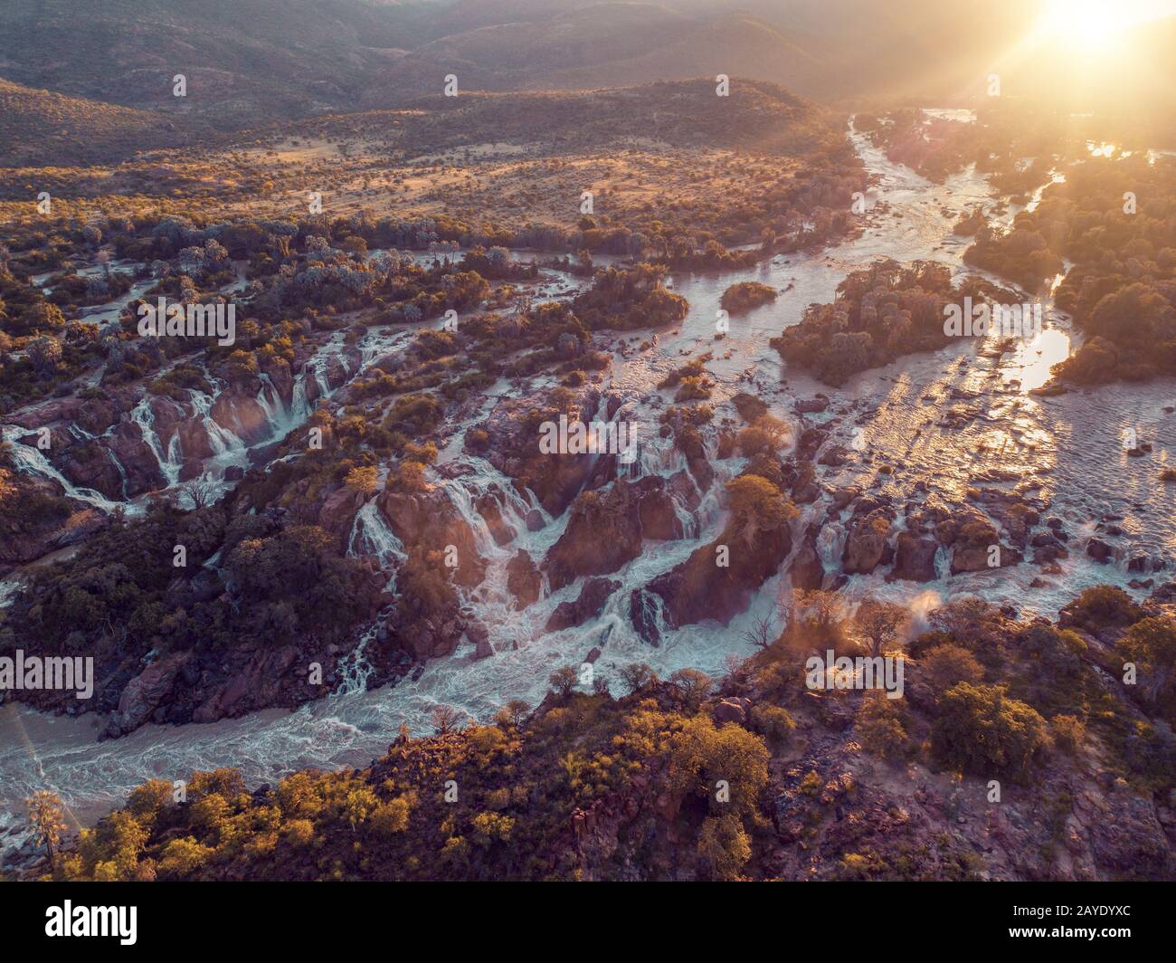 Cataratas aéreas Epupa en el río Kunene en Namibia Foto de stock