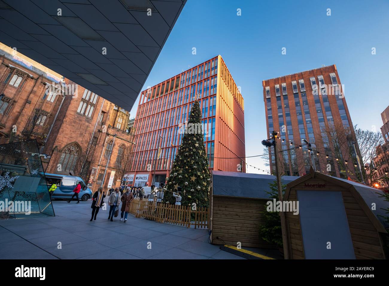 Spinningfields moderno negocio, comercio minorista y zona residencial de desarrollo de Manchester durante la Navidad Foto de stock